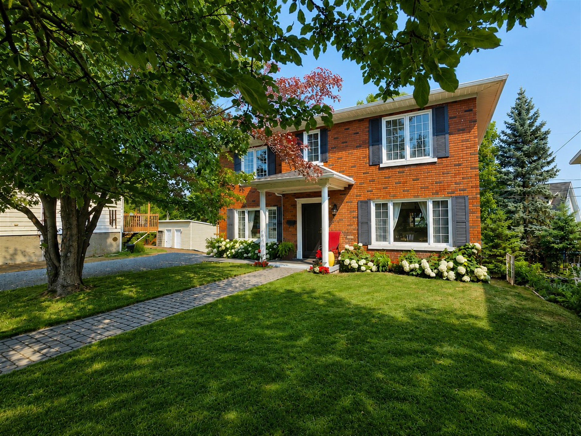 445 Rue Perreault E. — photo 1