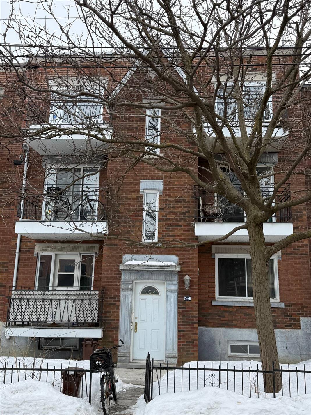 2566 Av. Bourbonnière — photo 1
