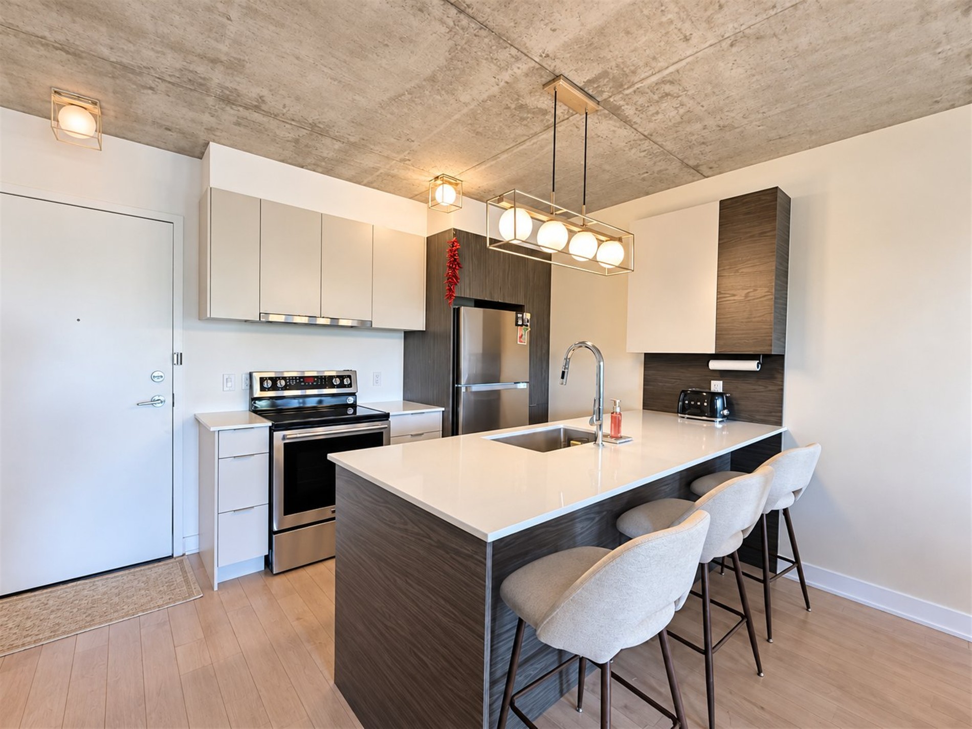208-301 Av. De l'Académie — photo 2