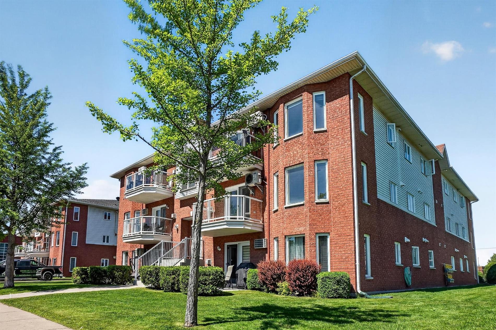 2550 Boul. Jacques-Marcil — photo 1