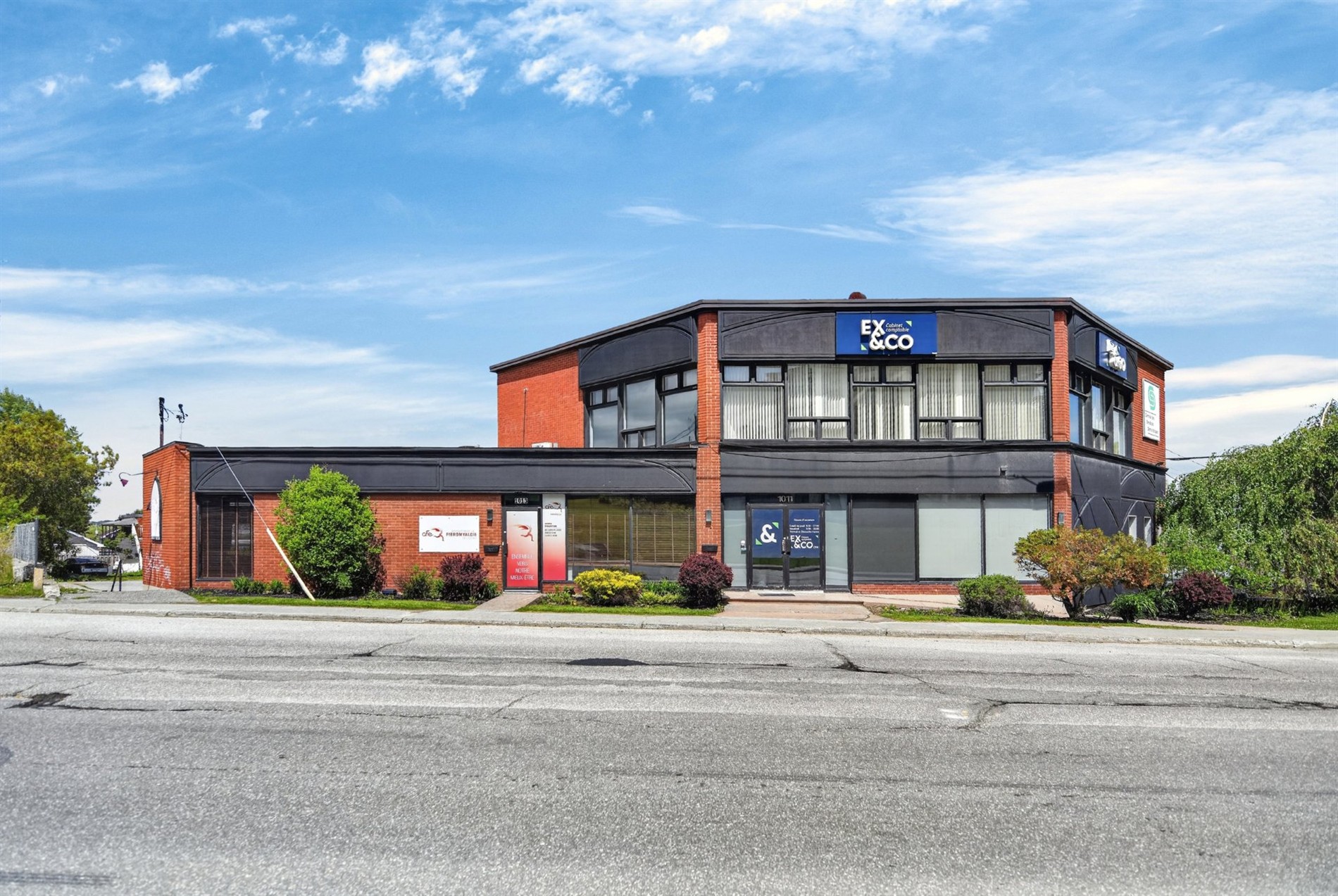 1009-1011 Rue Galt O. — photo 1