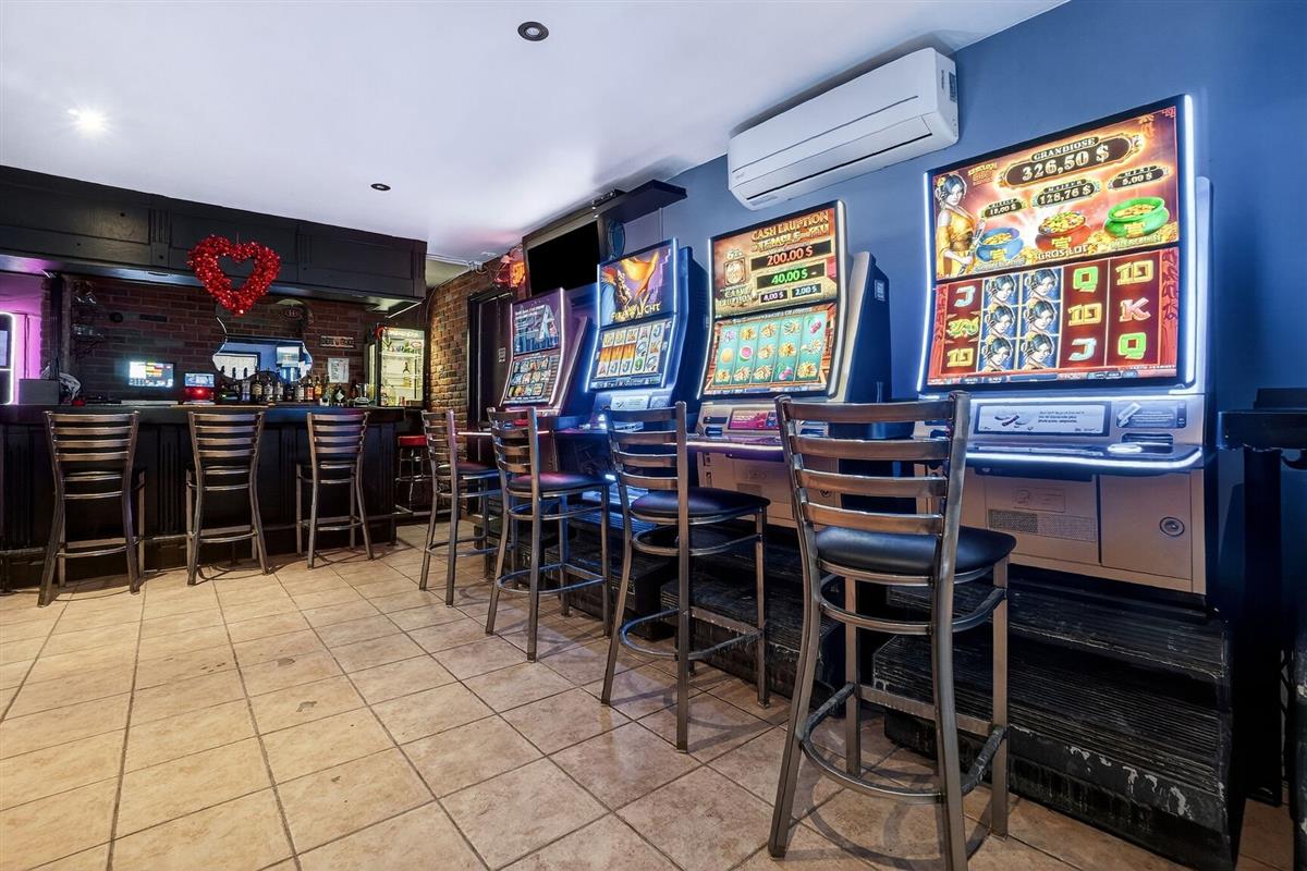 Bâtisse et vente d'entreprise - 4201 Rue de Verdun, Montréal (Verdun/Île-des-Sœurs)