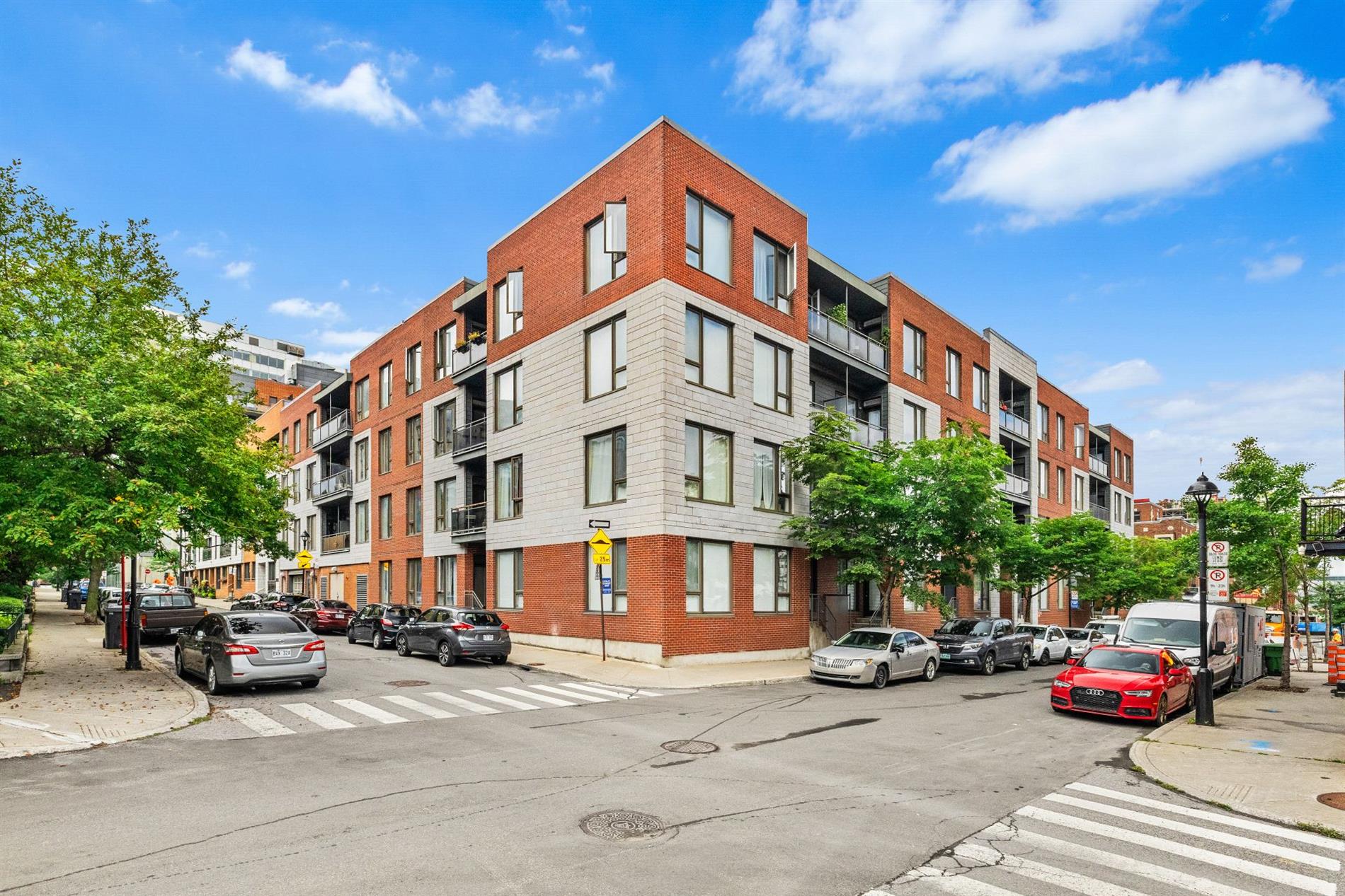 301-1055 Rue De La Gauchetière E. — photo 1