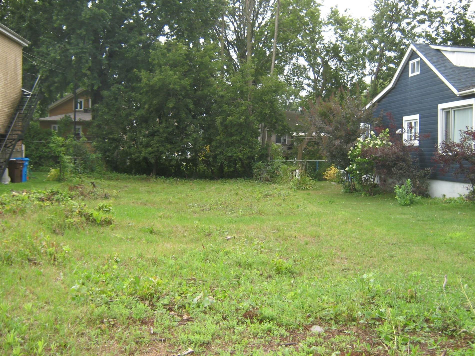 40 12e Avenue — photo 1