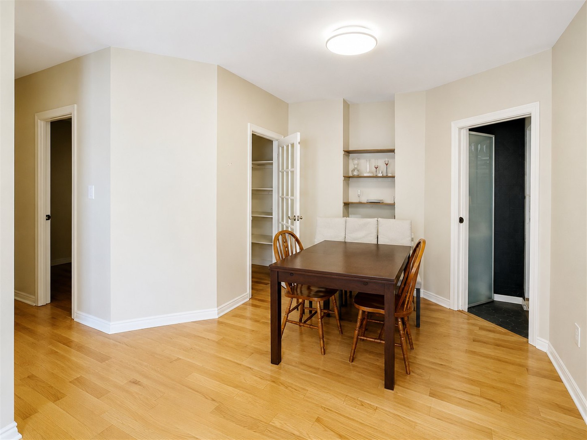 360 Rue Roy E. — photo 3