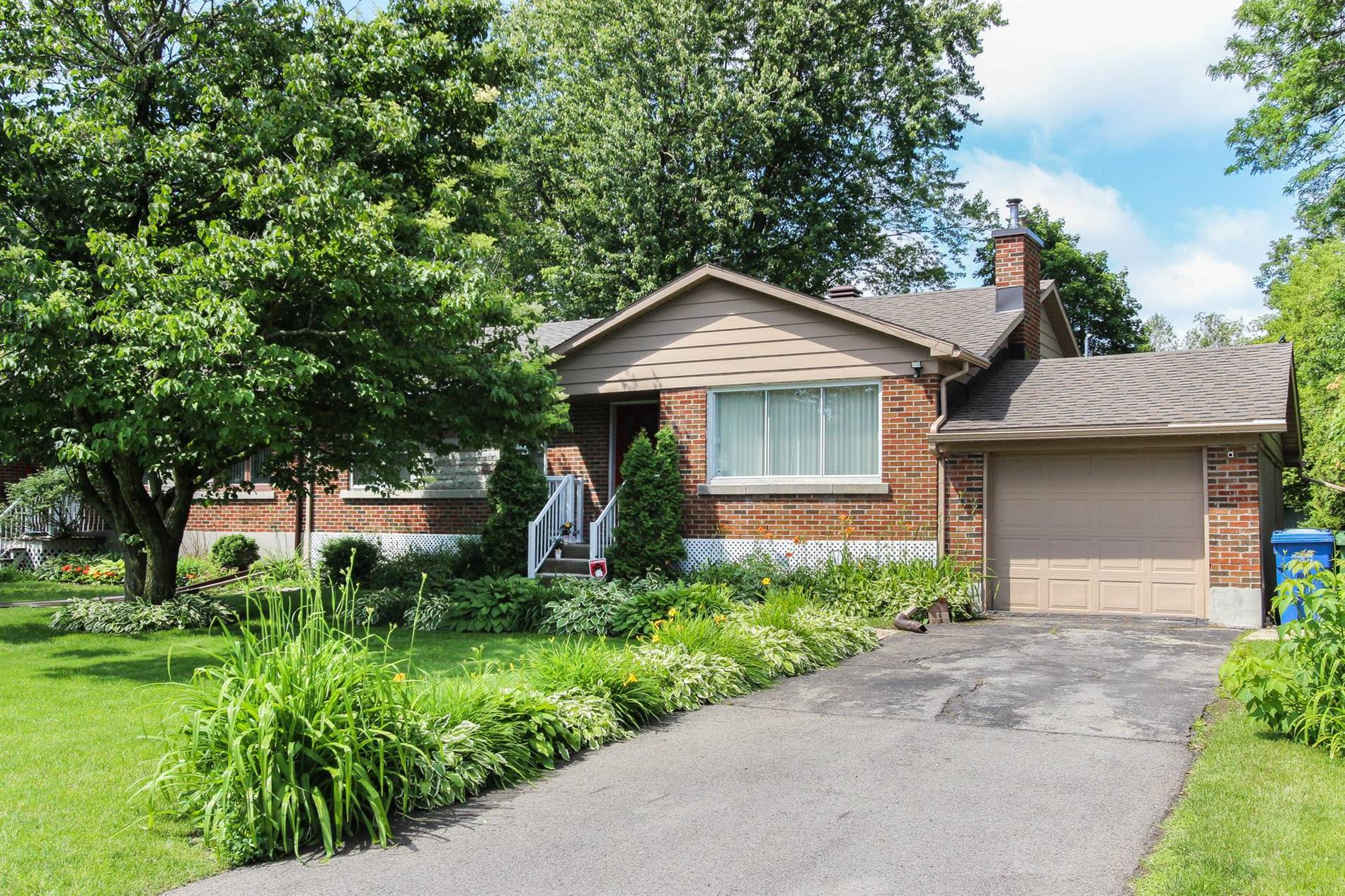 14 Av. Clearview — photo 1