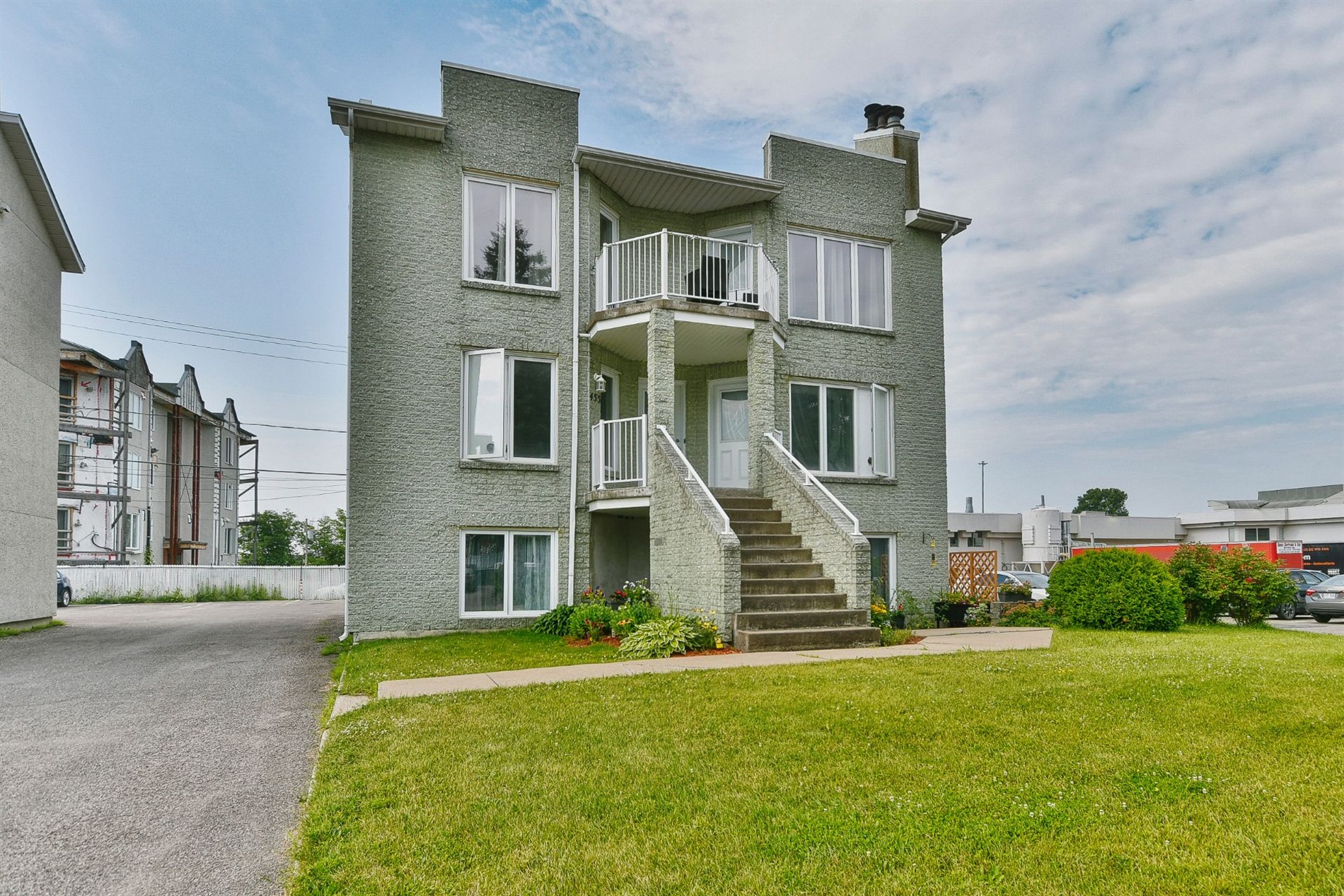 451-455 Rue de Ste-Marcelle — photo 1