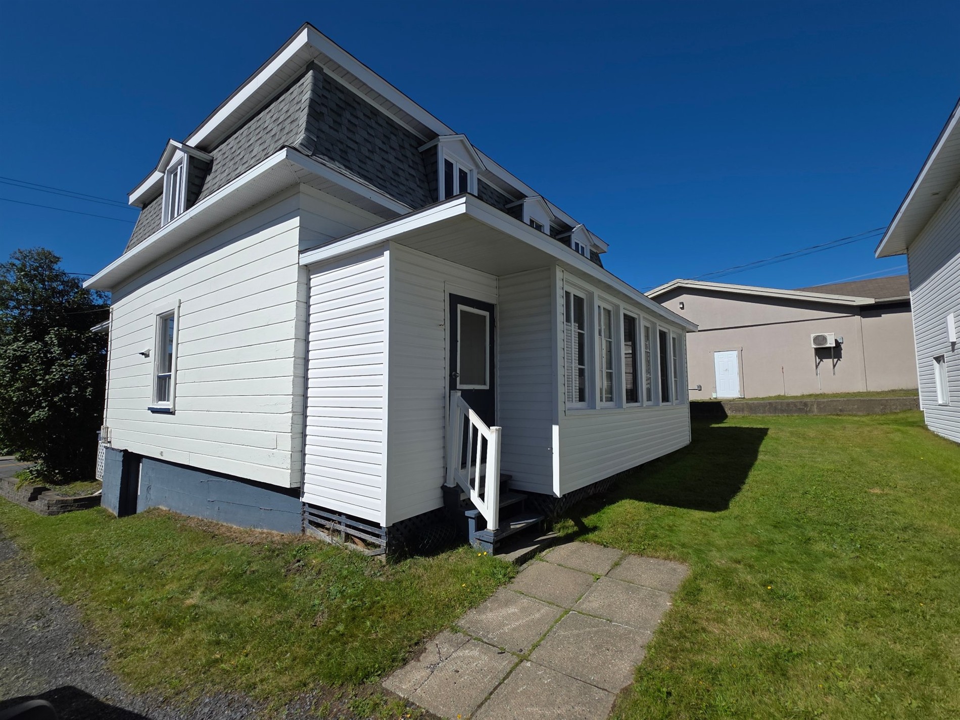 270 2e Avenue — photo 3