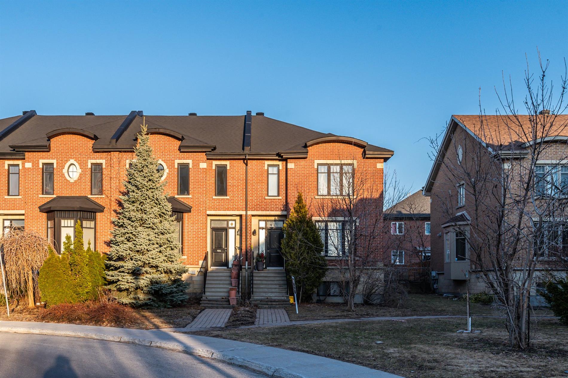910 Rue Jules-Poitras — photo 2
