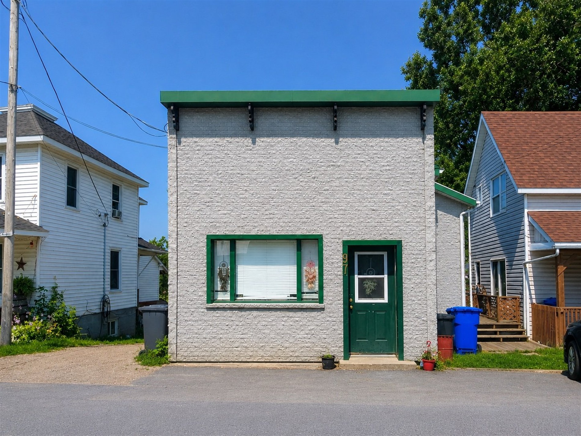 97-99 Rue St-Jacques — photo 1