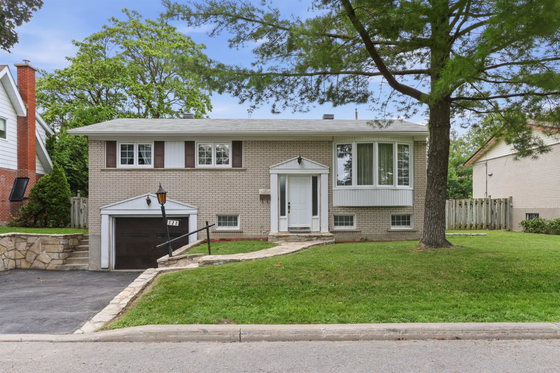 121 Rue Woodlawn — photo 1