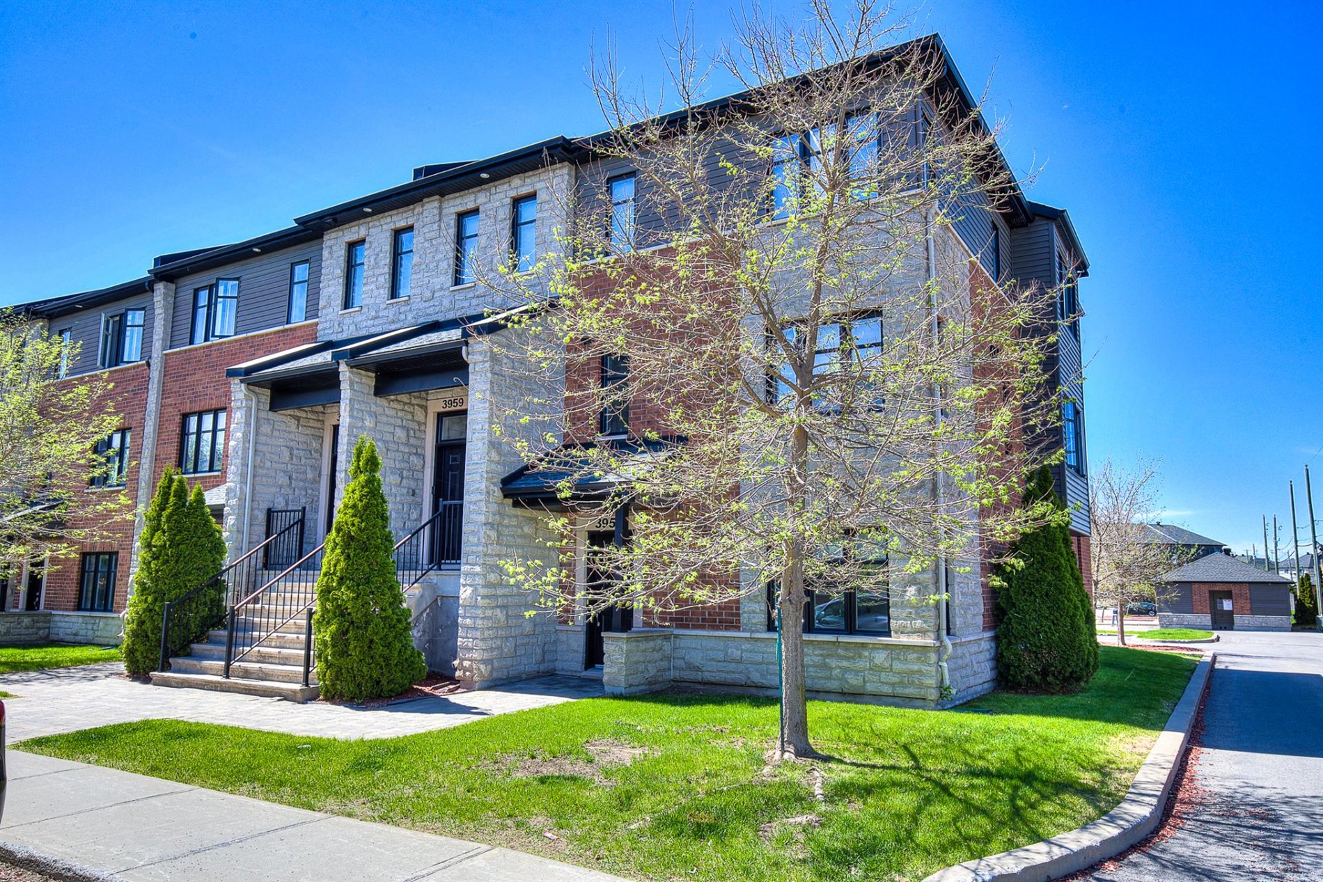 3957-3957 Rue Antoine-Bedwani — photo 2