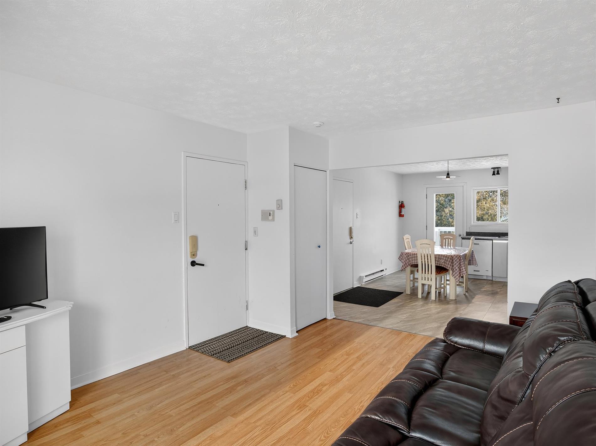 6-94 Boul. de Bromont — photo 3