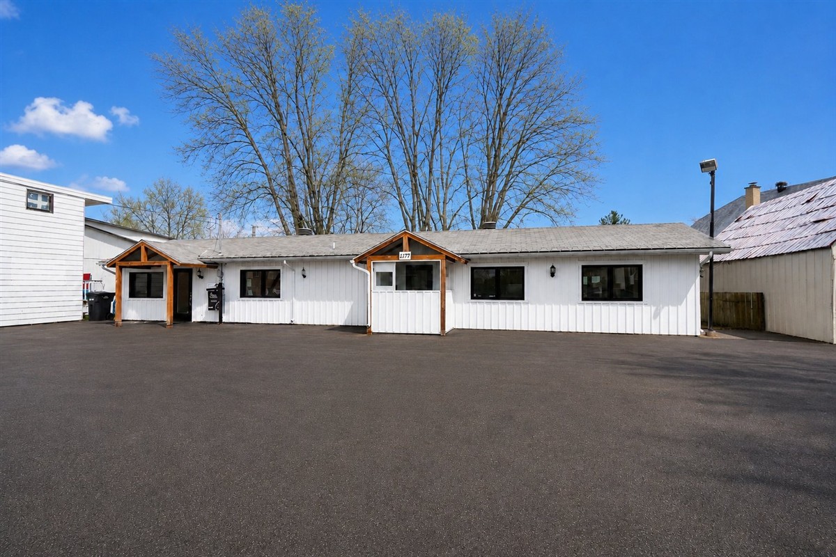 Bâtisse commerciale/Bureau à vendre, Mascouche