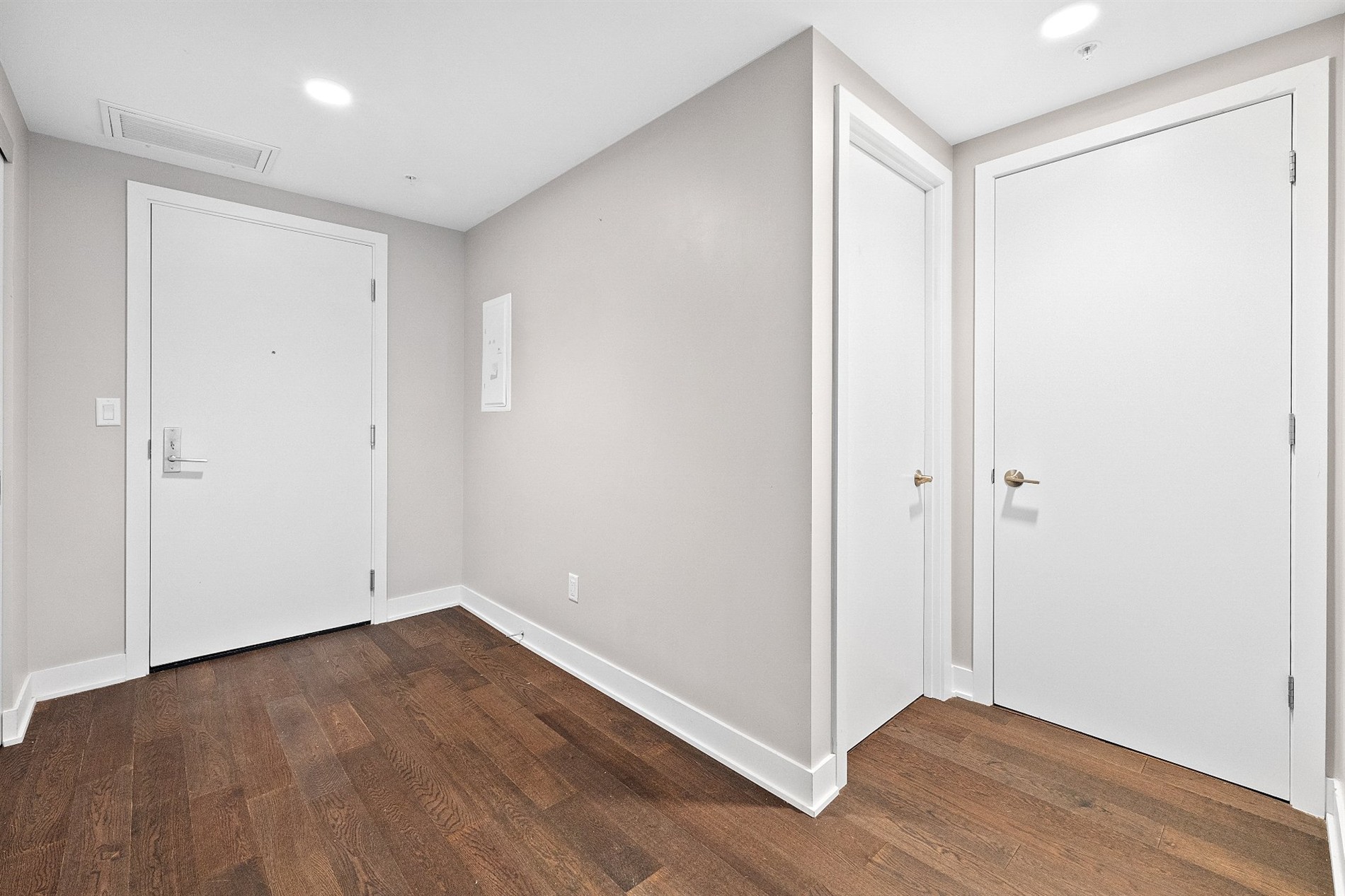 2405-1288 Rue St-Antoine O. — photo 2