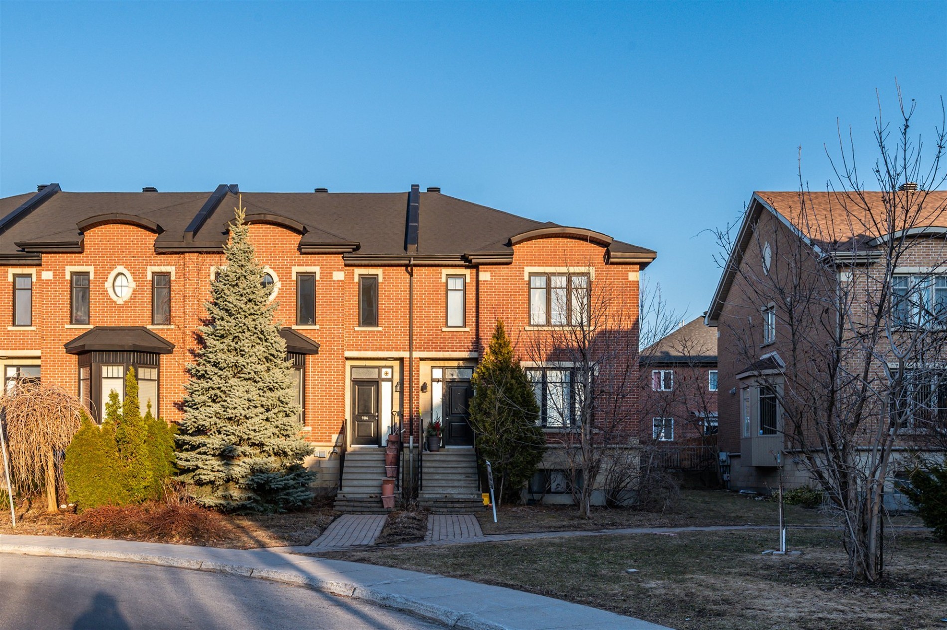 910 Rue Jules-Poitras — photo 2