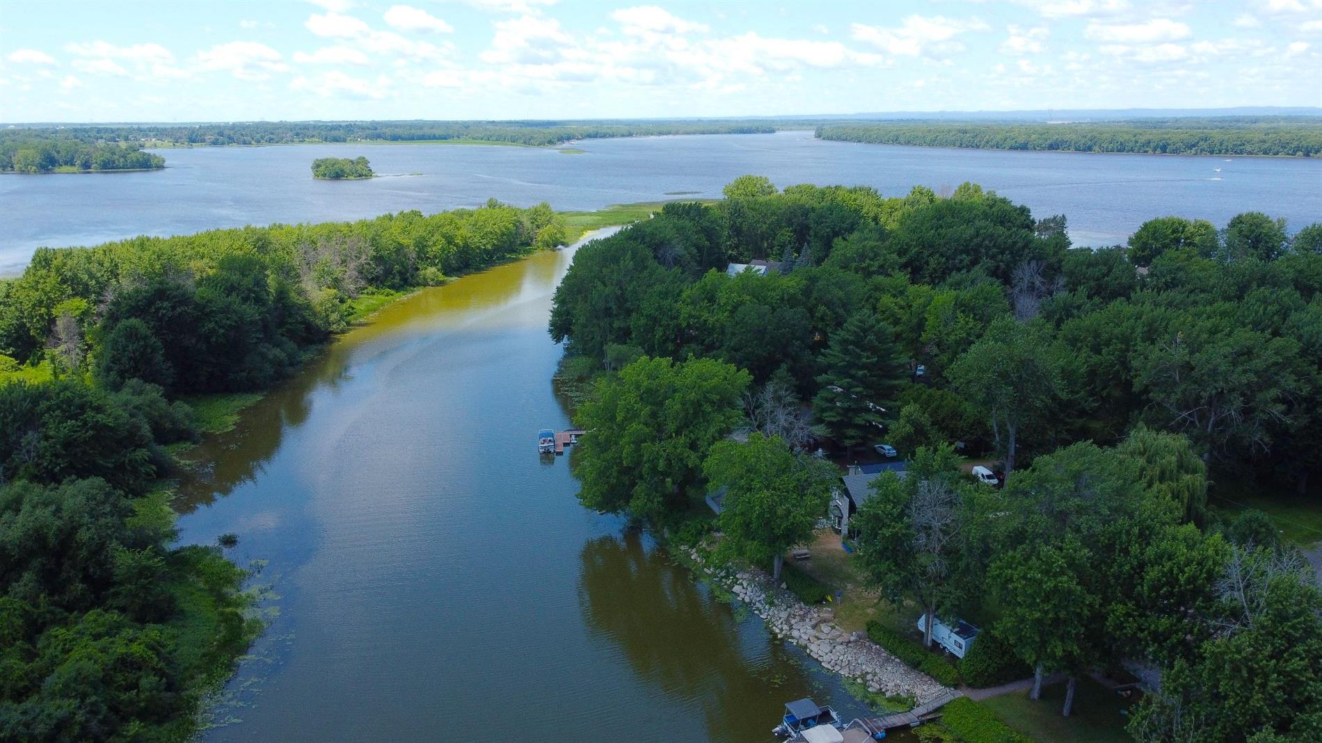57 Ch. de la Pointe-au-Sable — photo 1