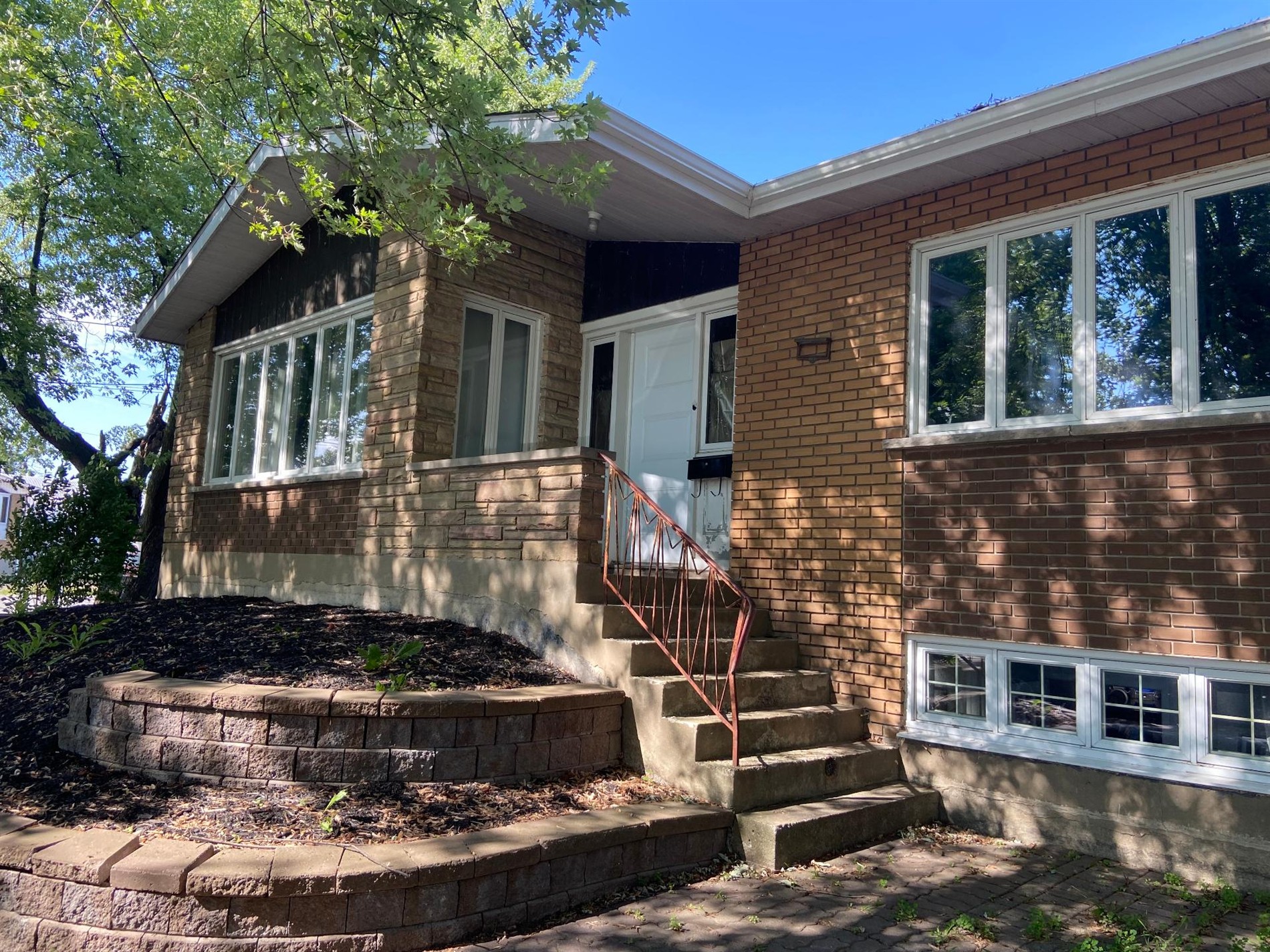 445 Ch. Larocque — photo 1