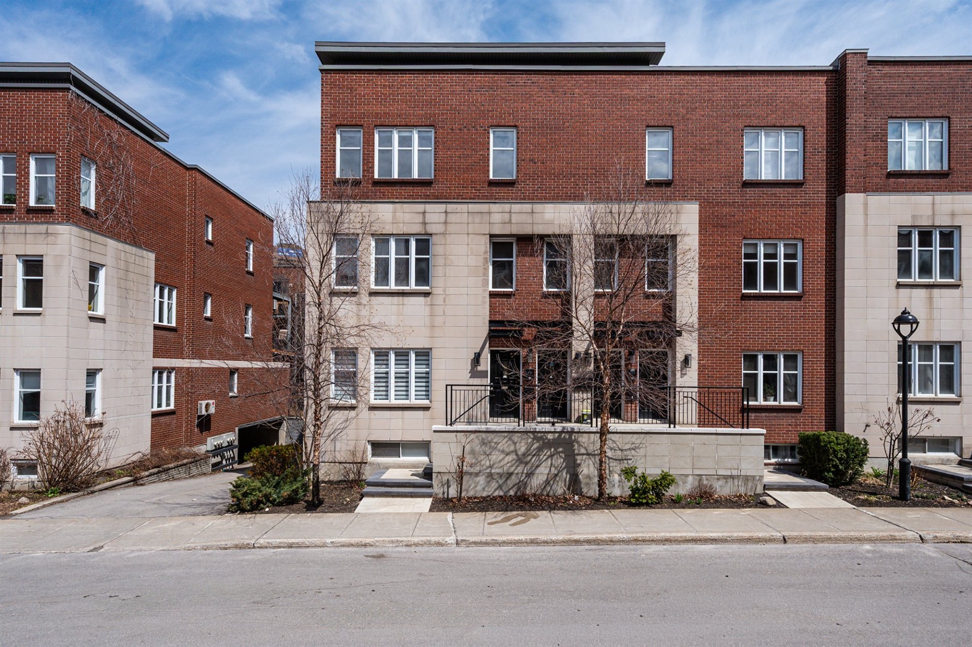 813 Rue St-Timothée — photo 2
