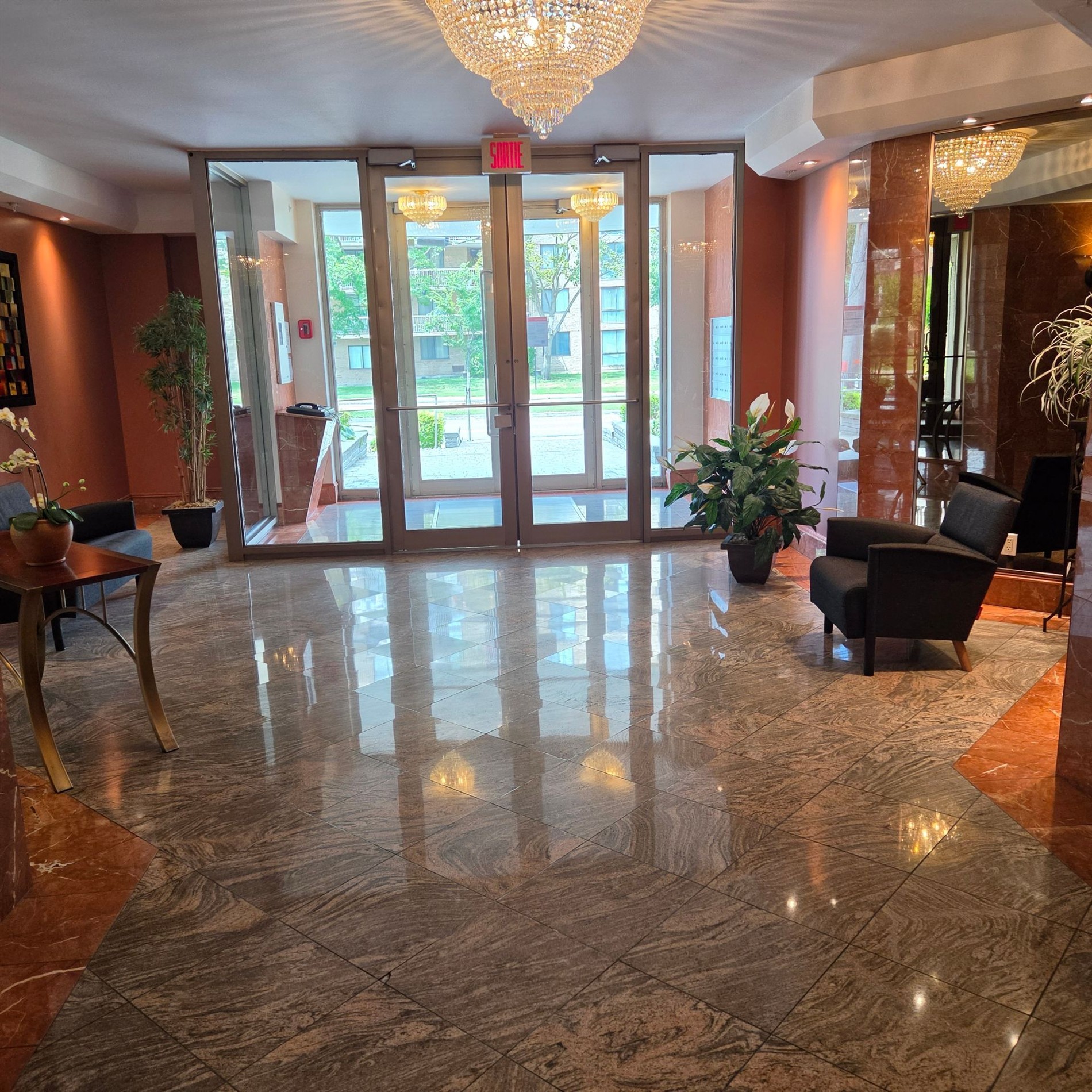 201-2950 Boul. de la Côte-Vertu — photo 2