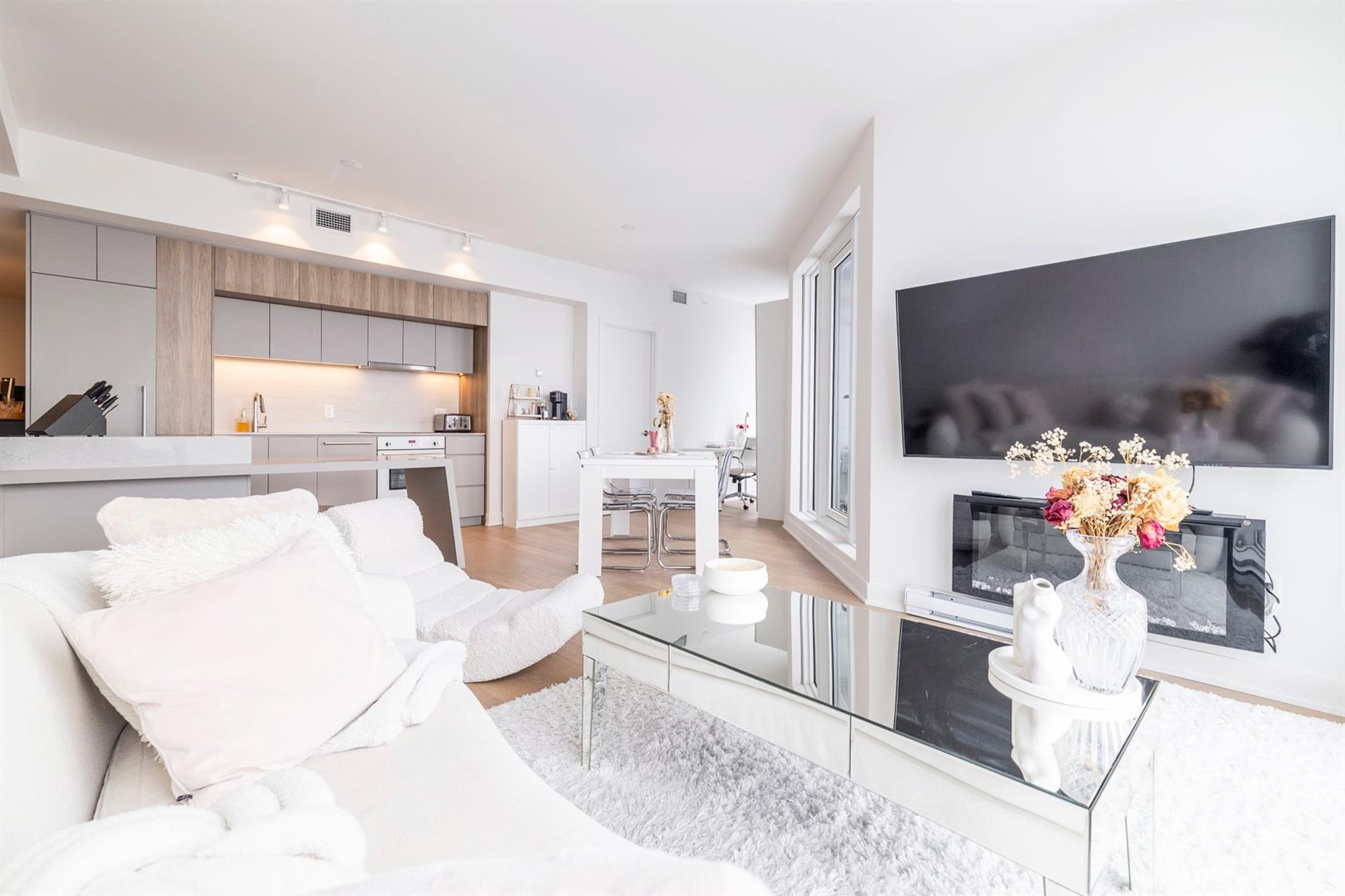 1288 Rue St-Antoine O. — photo 1