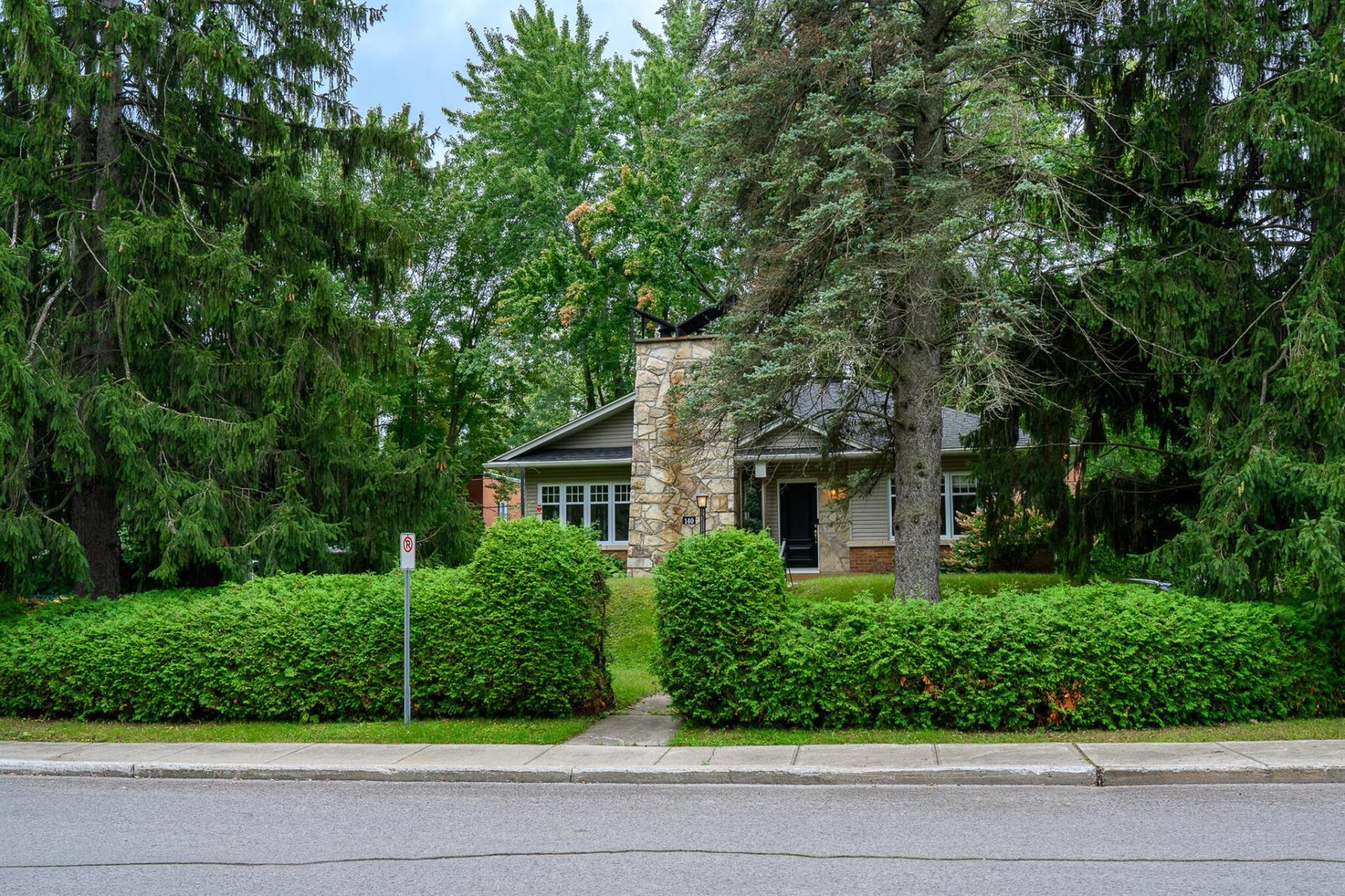 140 Rue Cazeneuve — photo 1