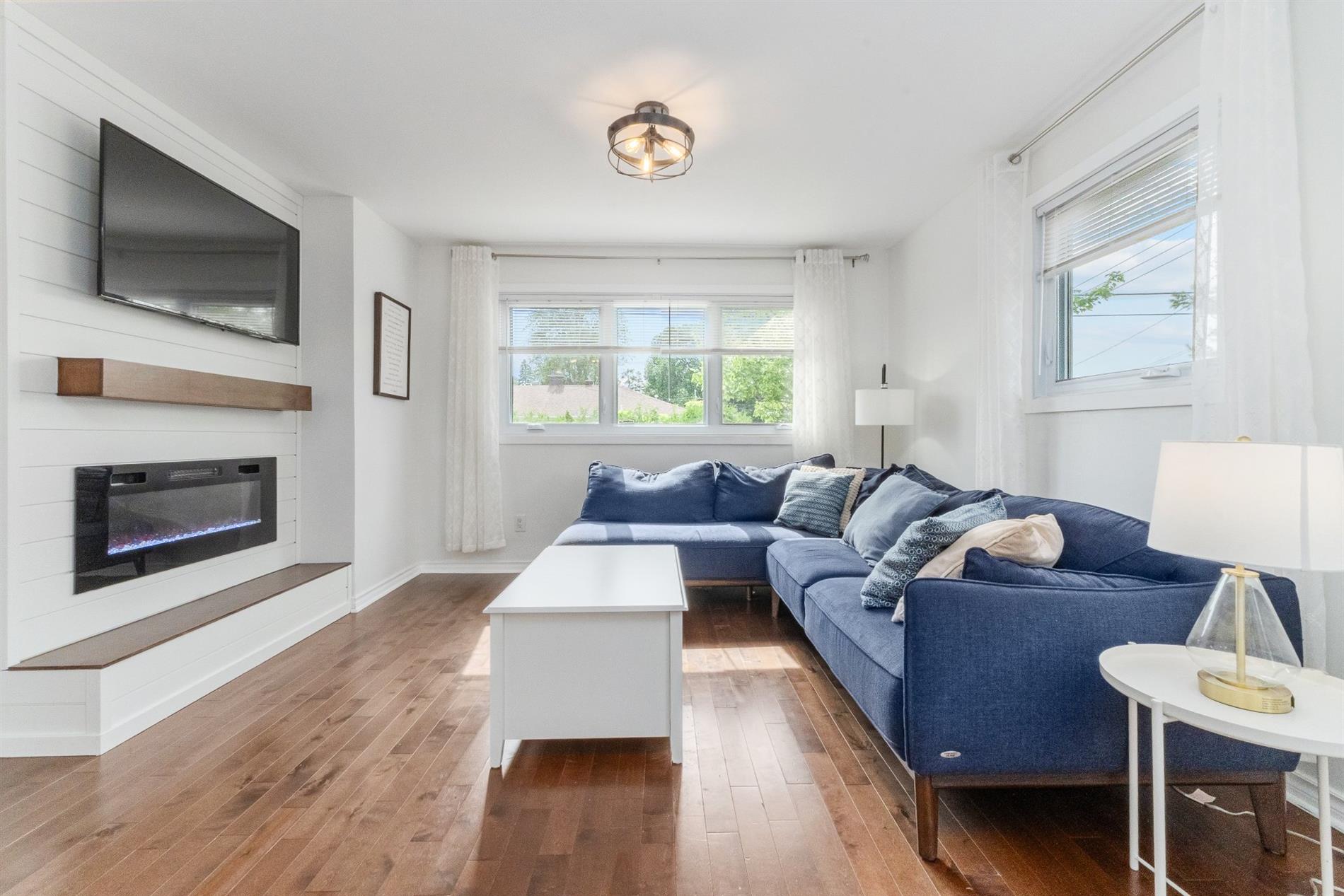 1590 Place Hutchins — photo 3