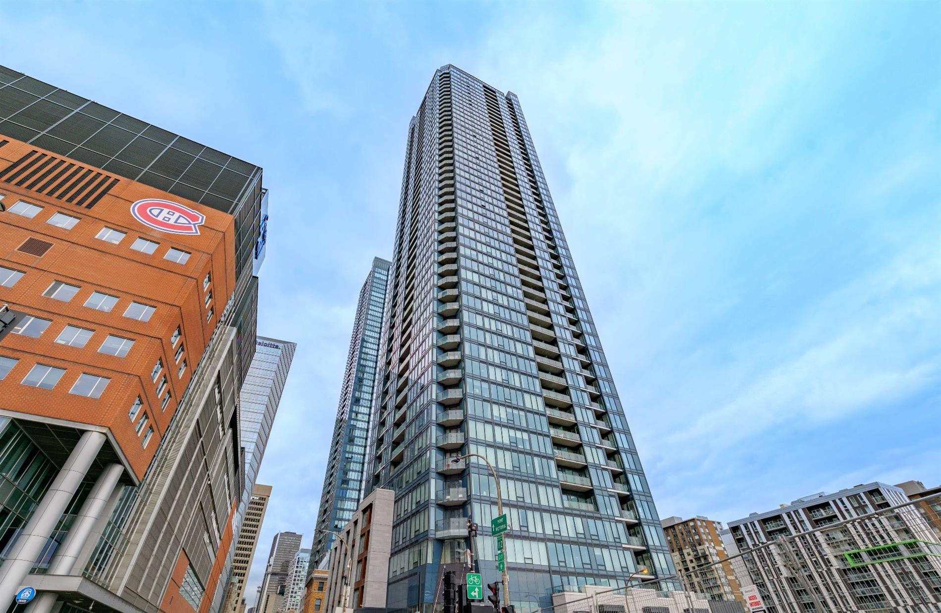 1288 Rue St-Antoine O. — photo 1