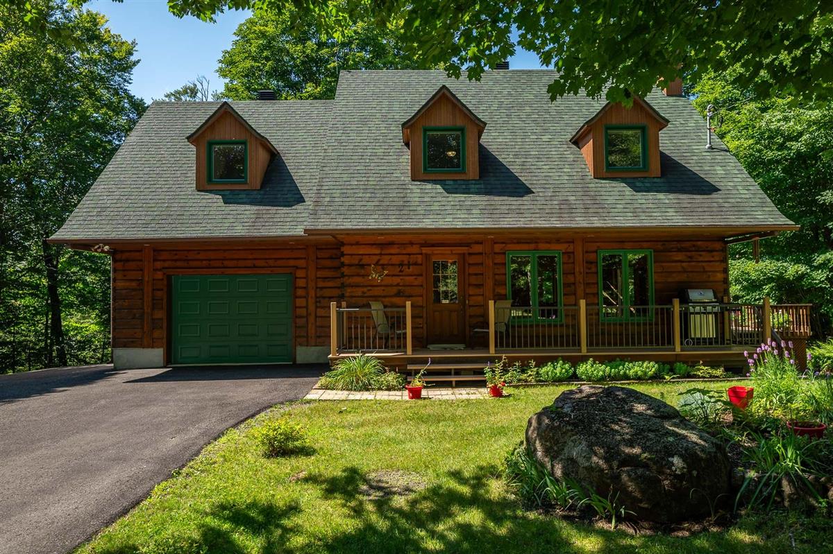 Maison à étages Sainte-Anne-des-Lacs