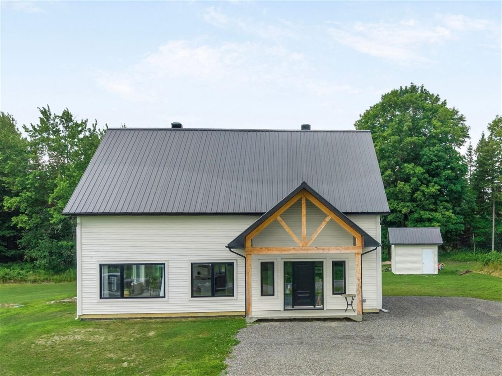 1115 Ch. Favreau — photo 1