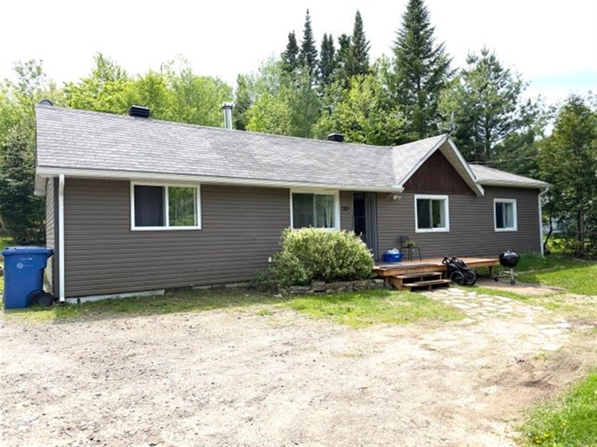 1105 Ch. Masson — photo 1