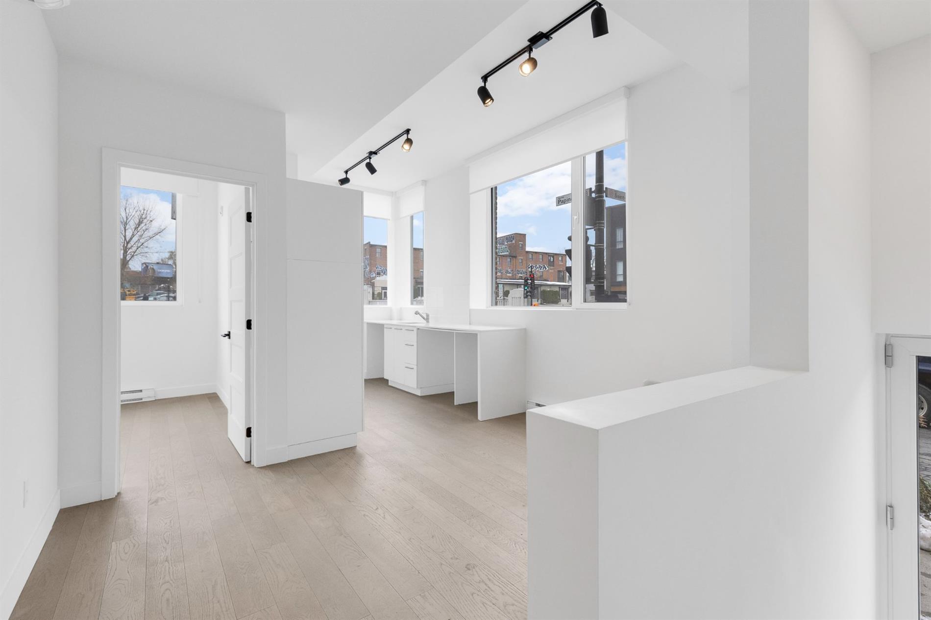 101-5420 Av. Papineau — photo 1