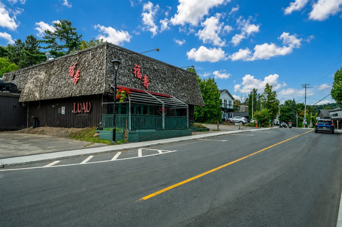 Bâtisse commerciale / Bureau - 146 Rue Morin, Sainte-Adèle