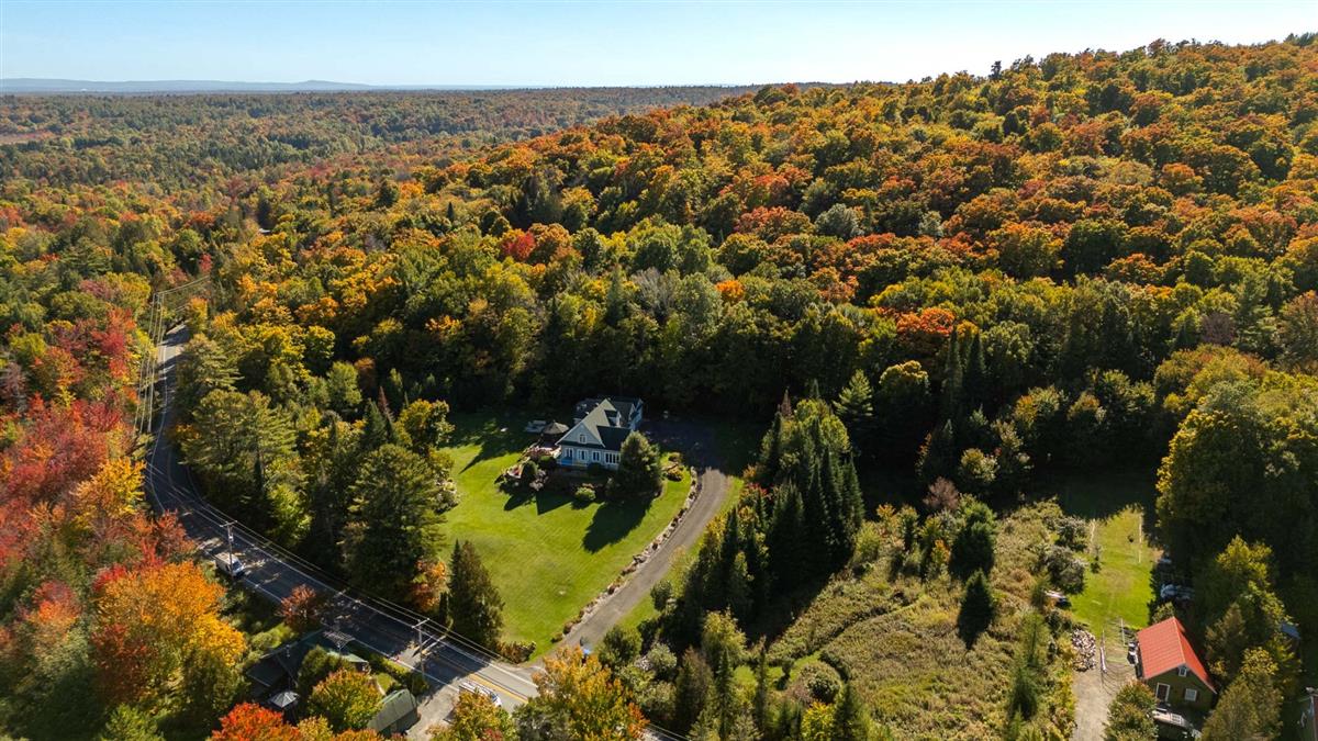 One-and-a-half-storey house - 856 Ch. de Mille-Isles, Mille-Isles
