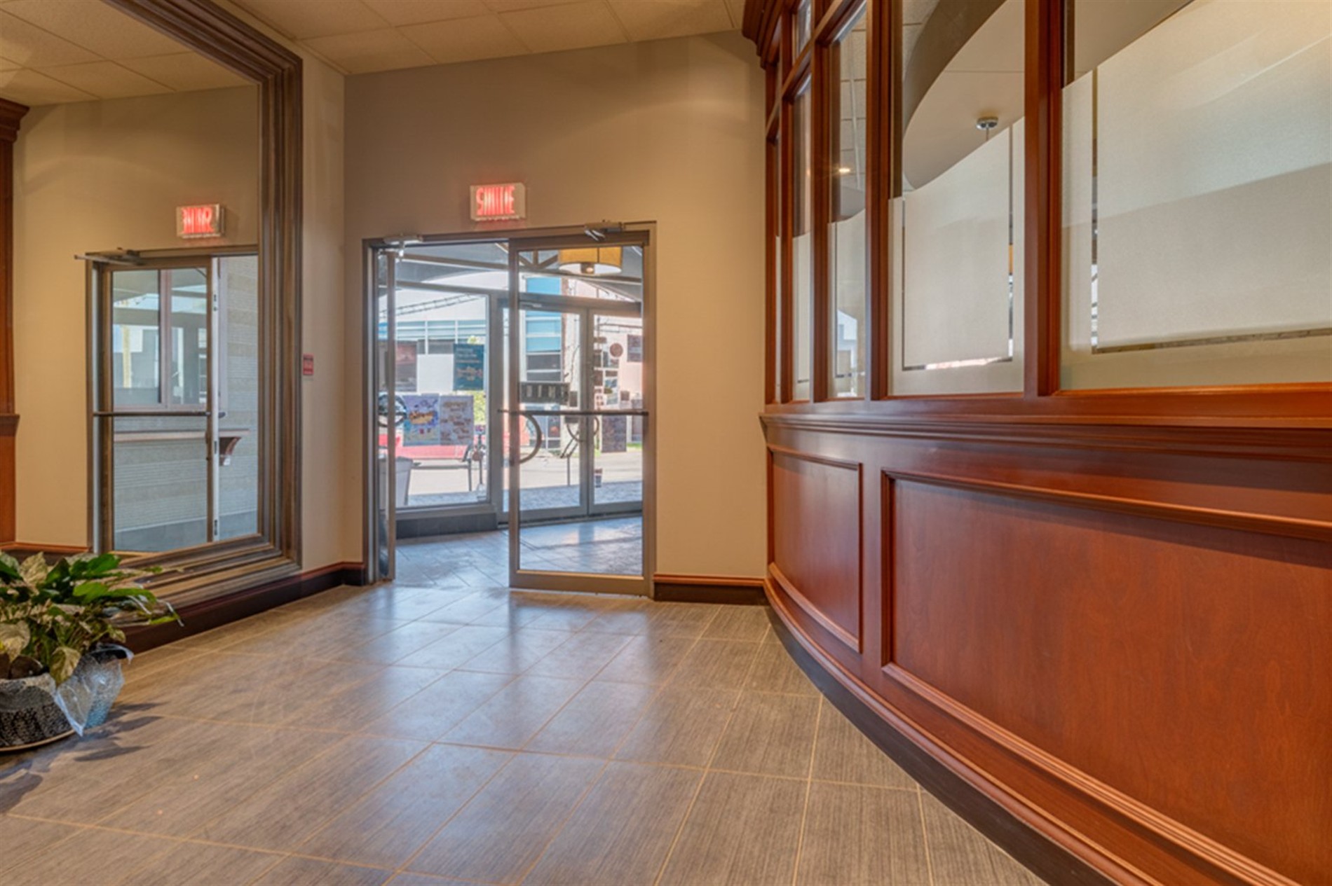 213 Rue Notre-Dame E. — photo 3