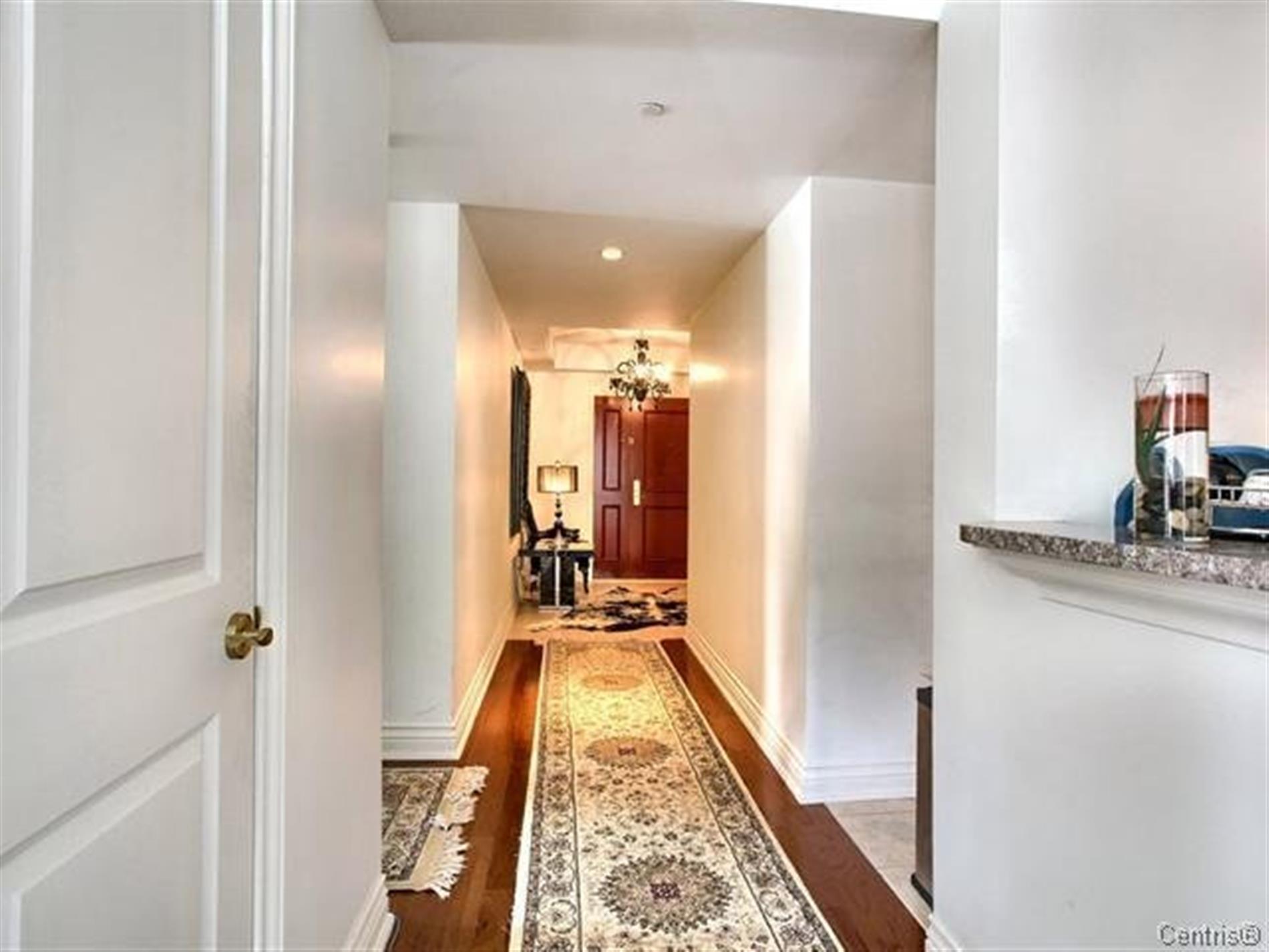 8G-1210 Boul. De Maisonneuve O. — photo 3