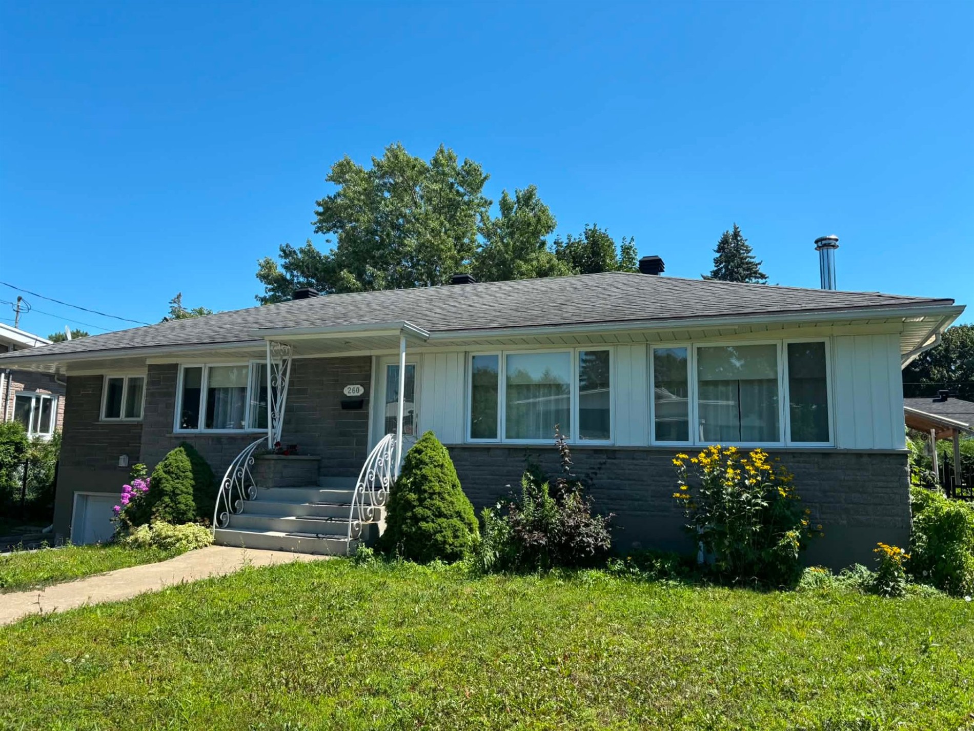 260 Av. Laporte — photo 1