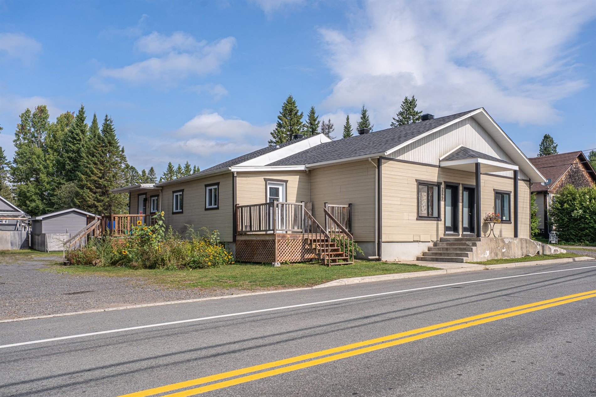 2071-2081 Ch. de Ste-Lucie — photo 1