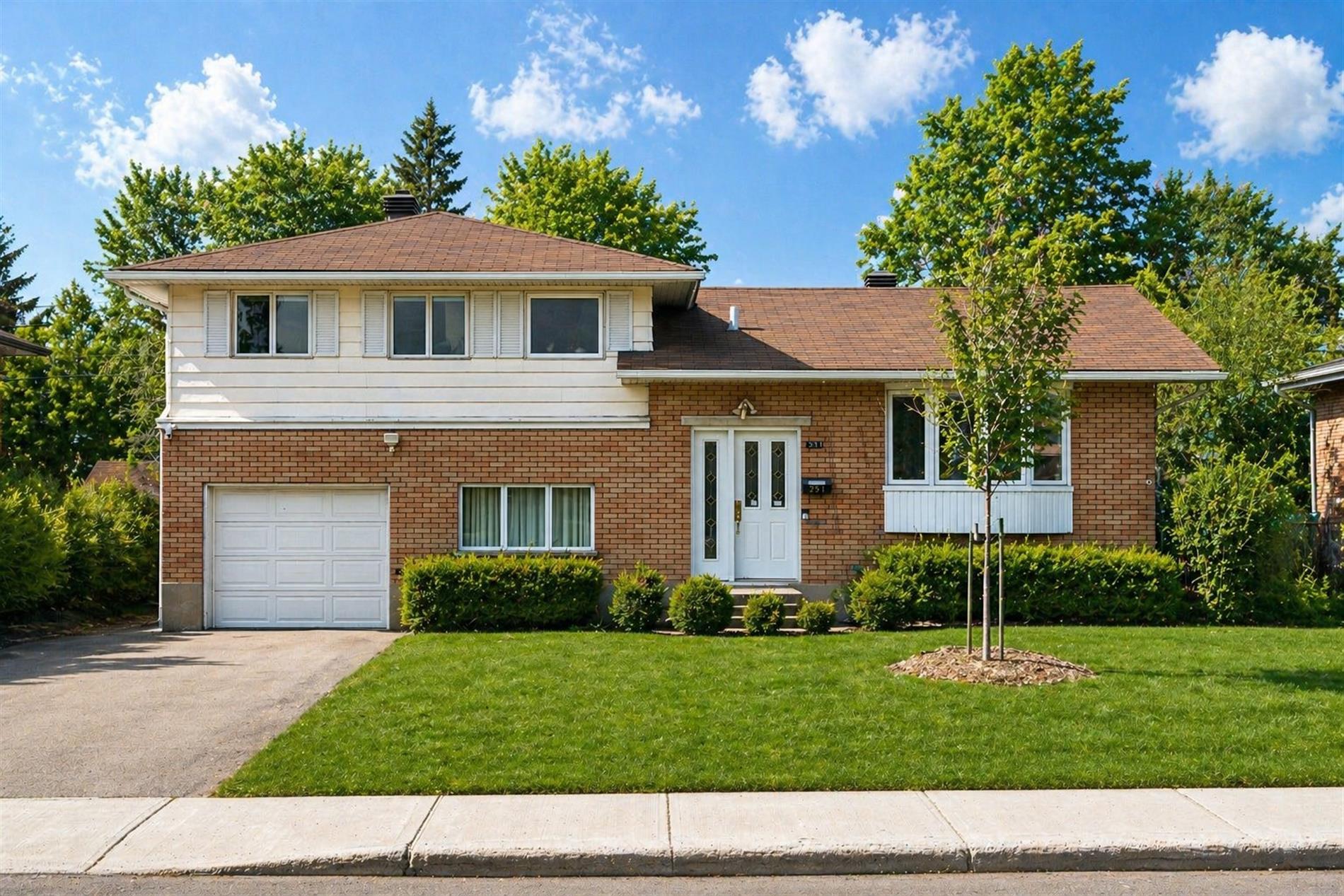 251 Av. Sedgefield — photo 1