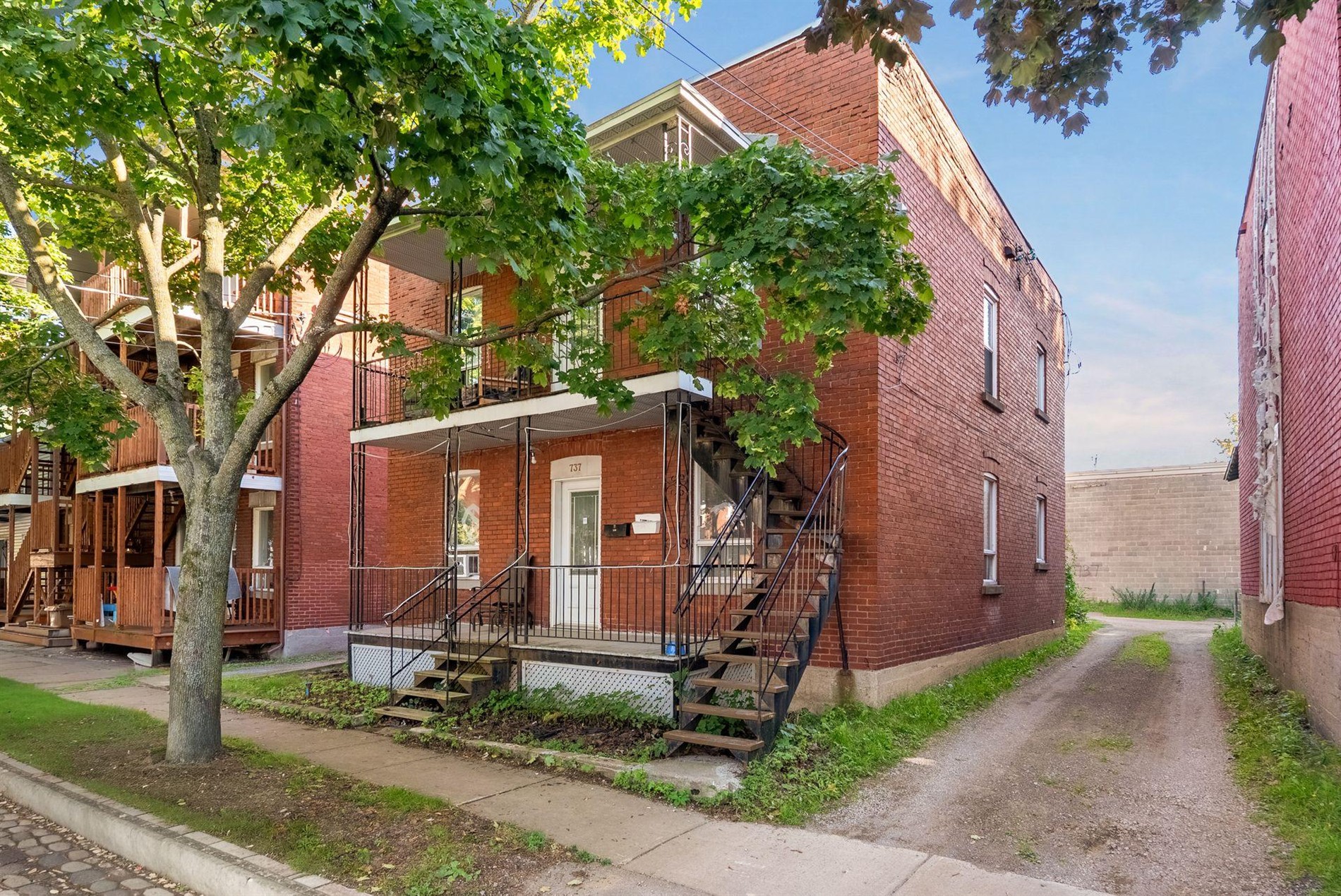 737-739 Rue Laurier — photo 1
