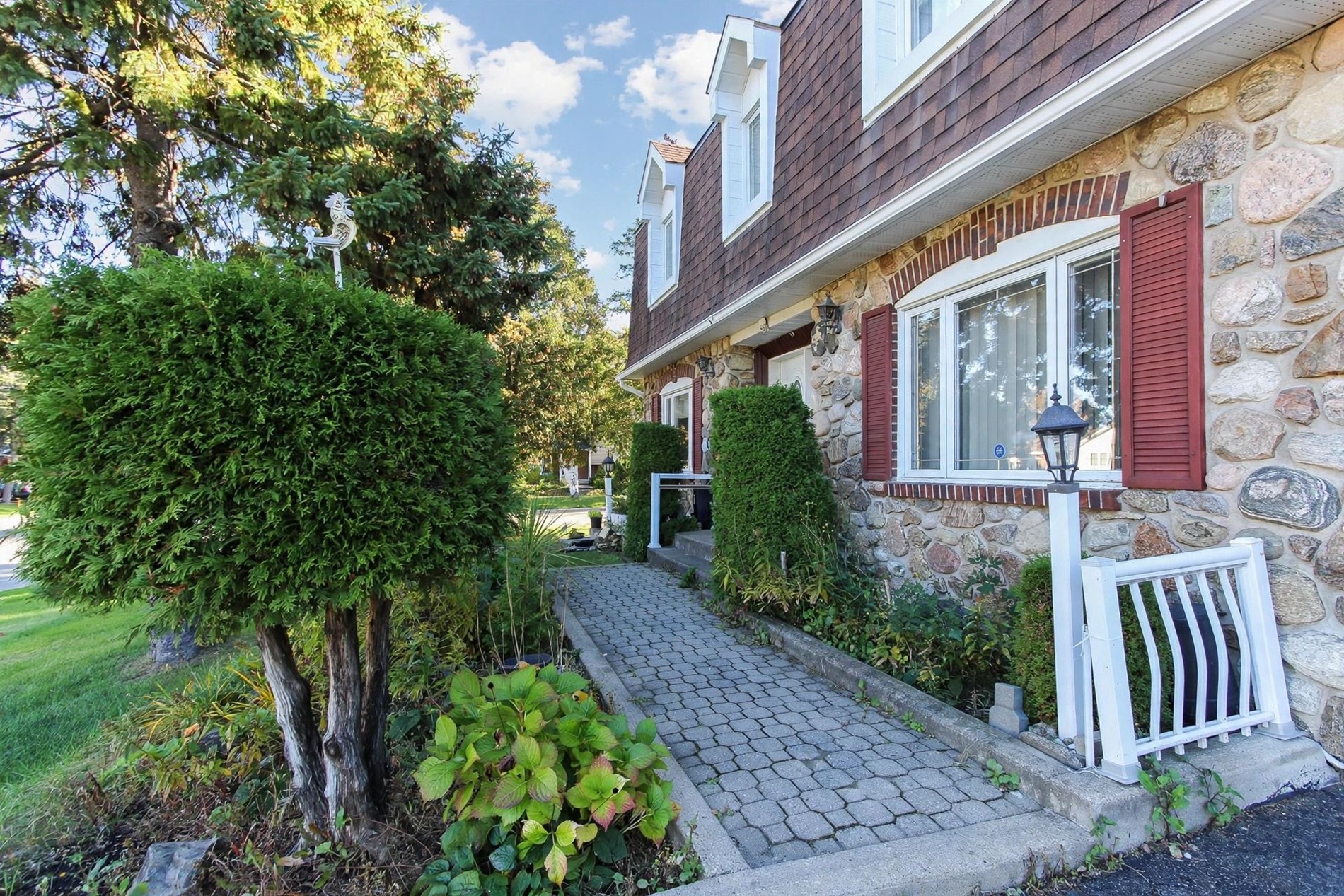 567 Rue Shakespeare — photo 3