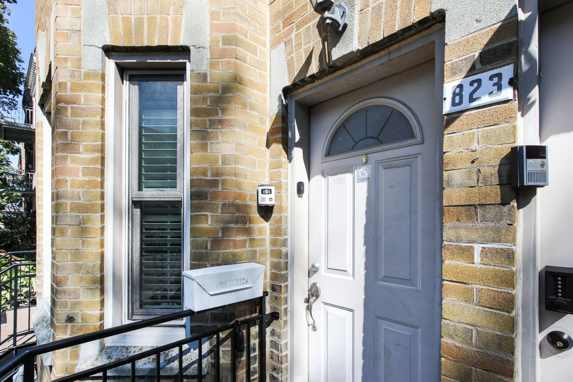 823 Av. McEachran — photo 2