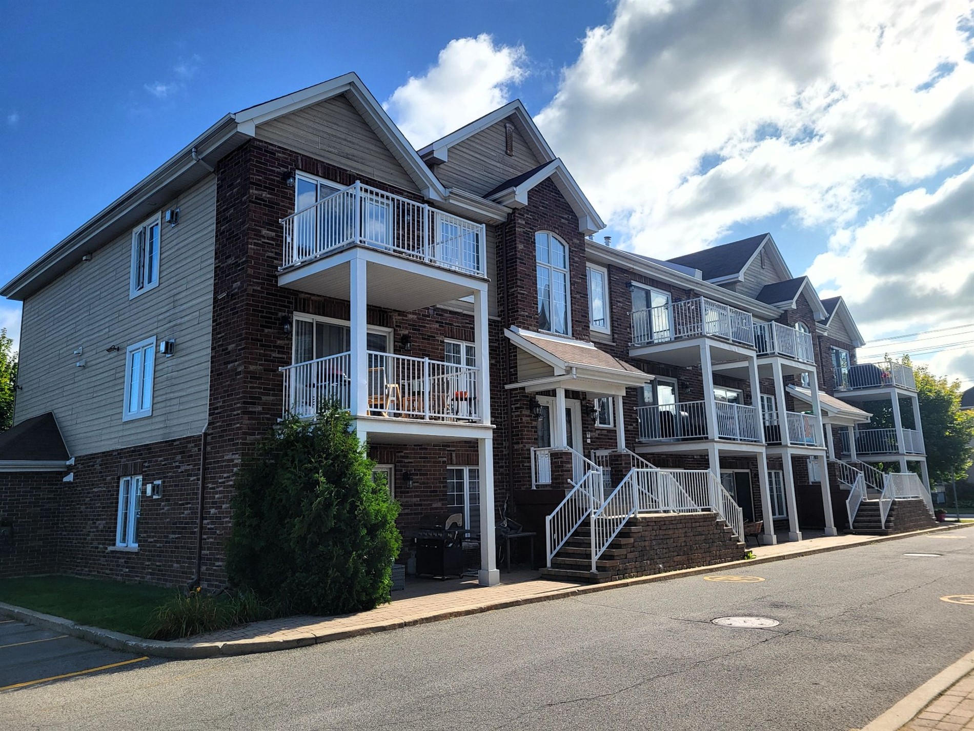 5-23 Boul. Ste-Anne — photo 1