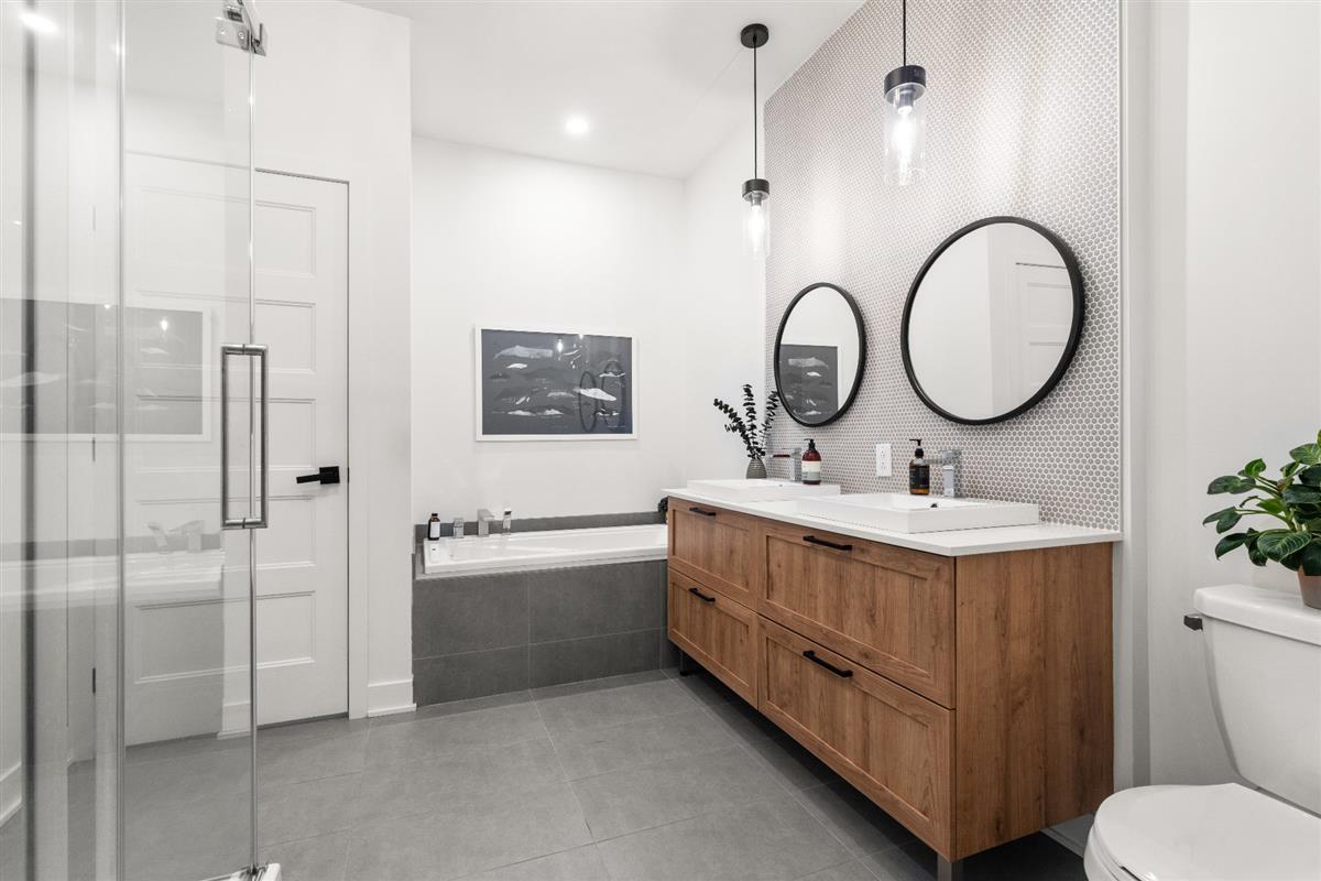 ENSUITE BATH