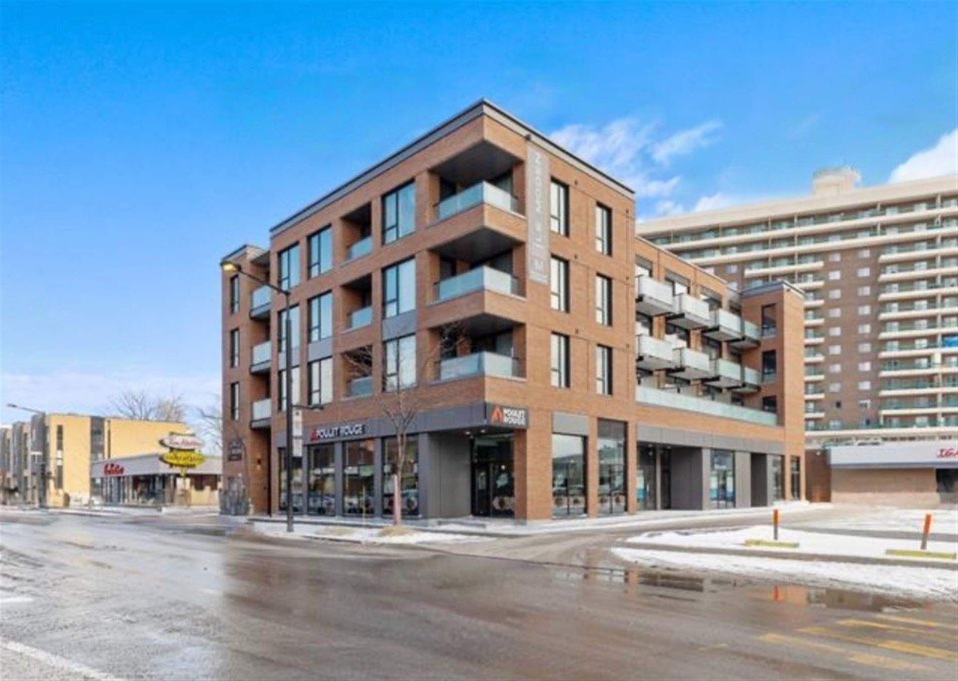 207-2660 Rue Ontario E. — photo 1