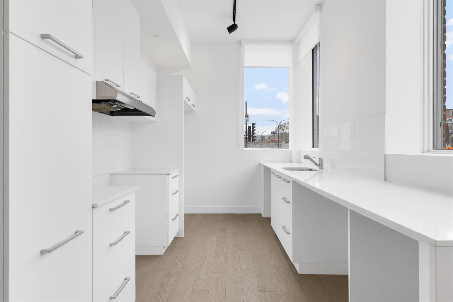 101-5420 Av. Papineau — photo 3