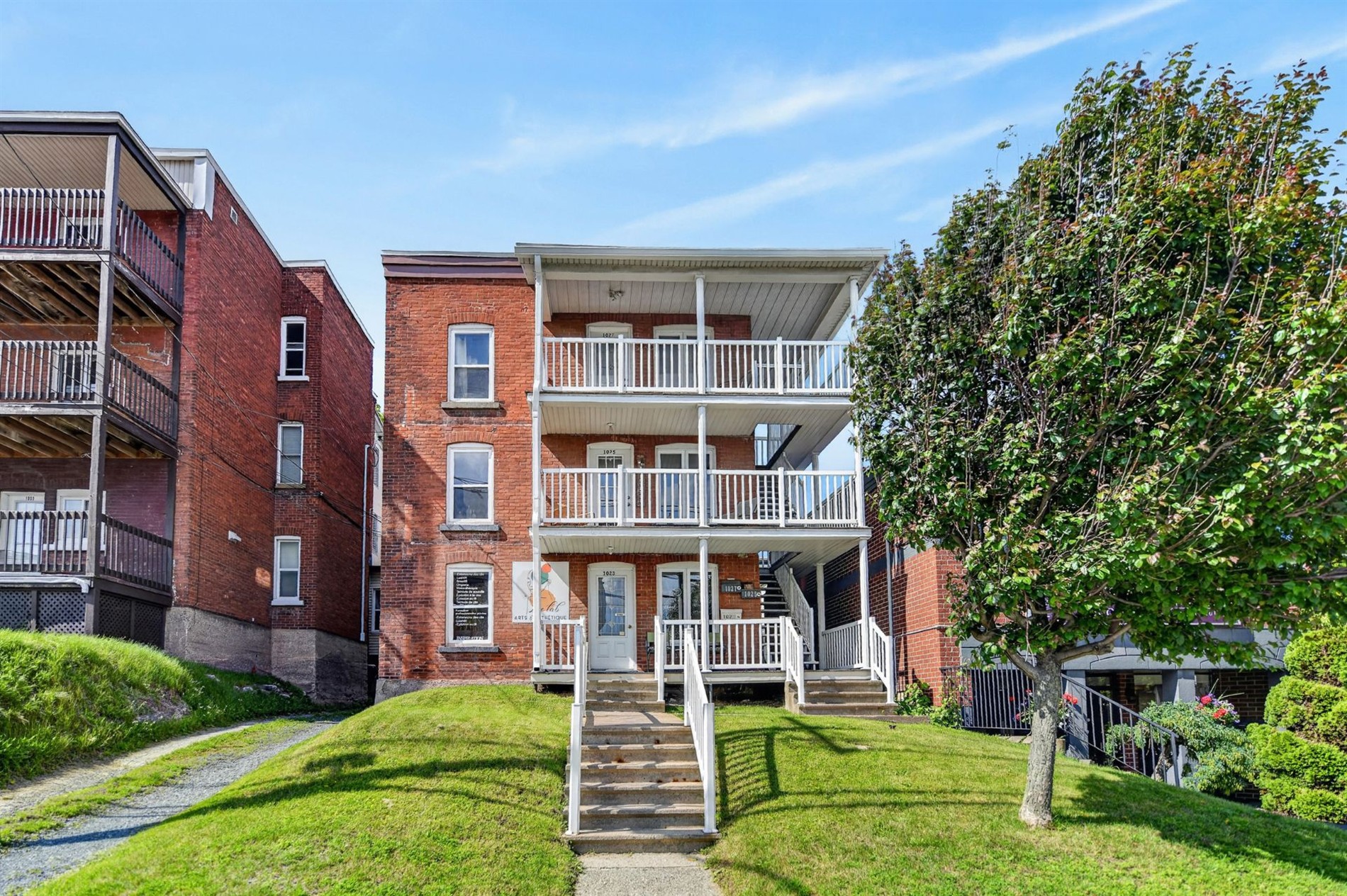 1023-1027 Rue King O. — photo 1