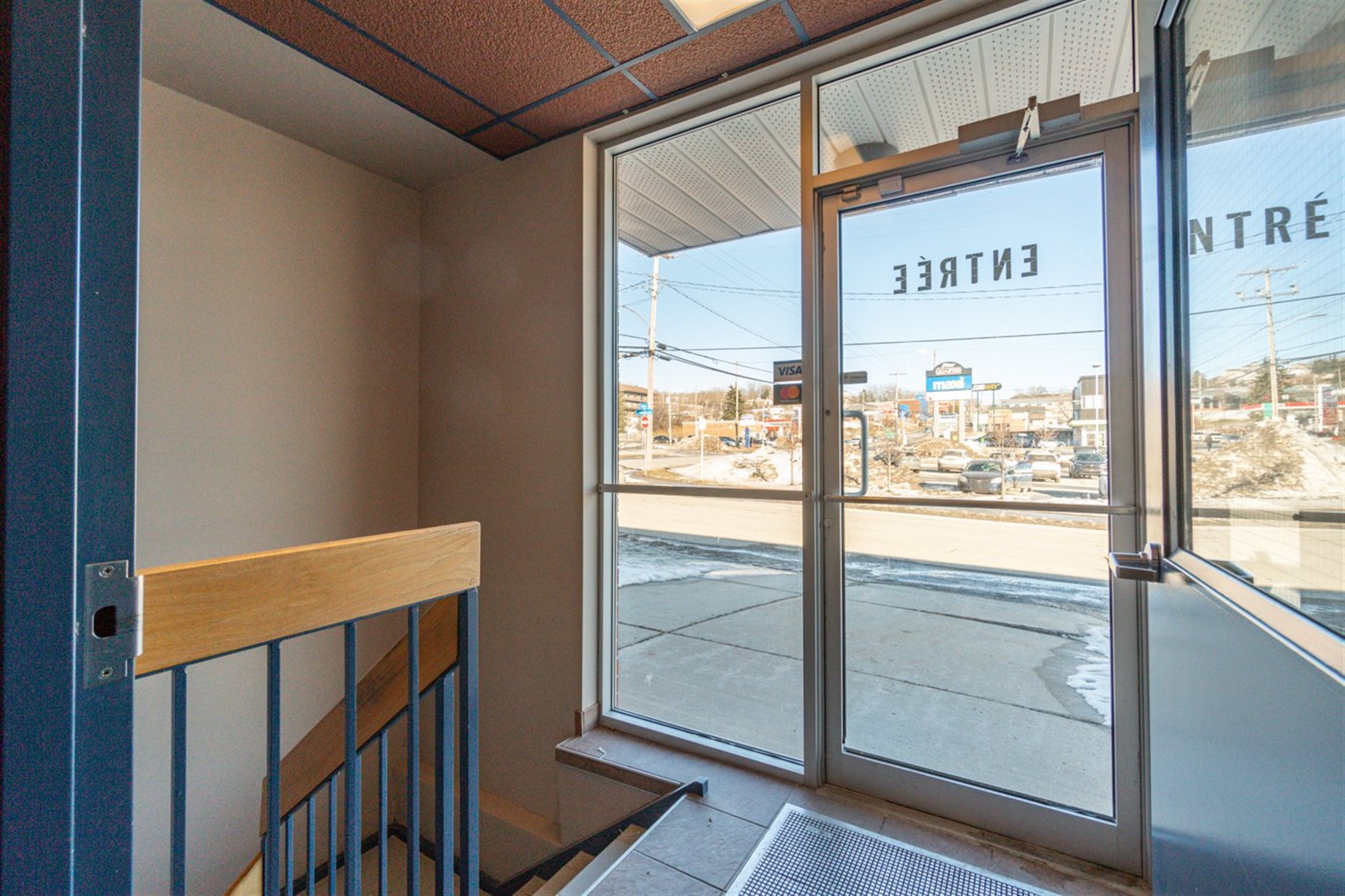 786 Rue King E. — photo 2