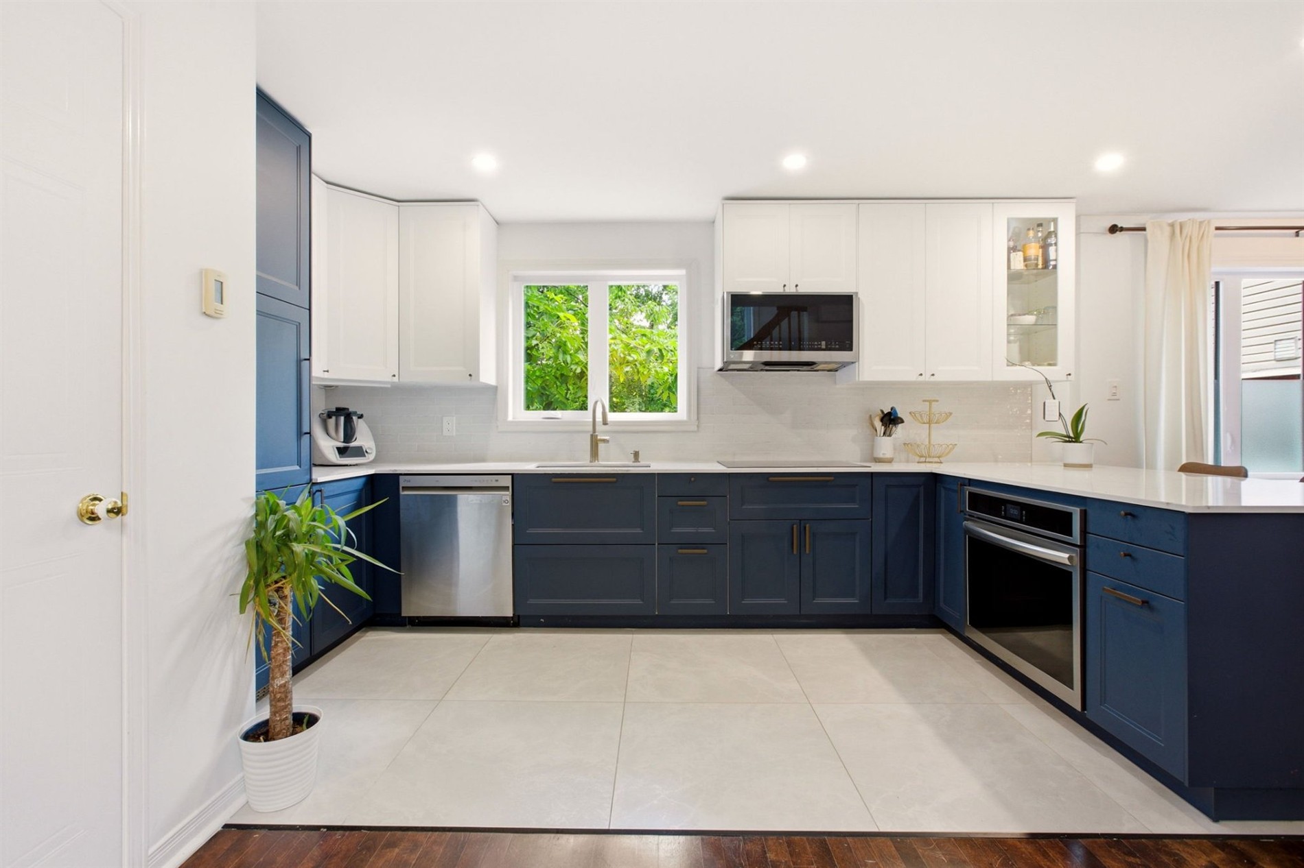 2492 Av. Bennett — photo 3