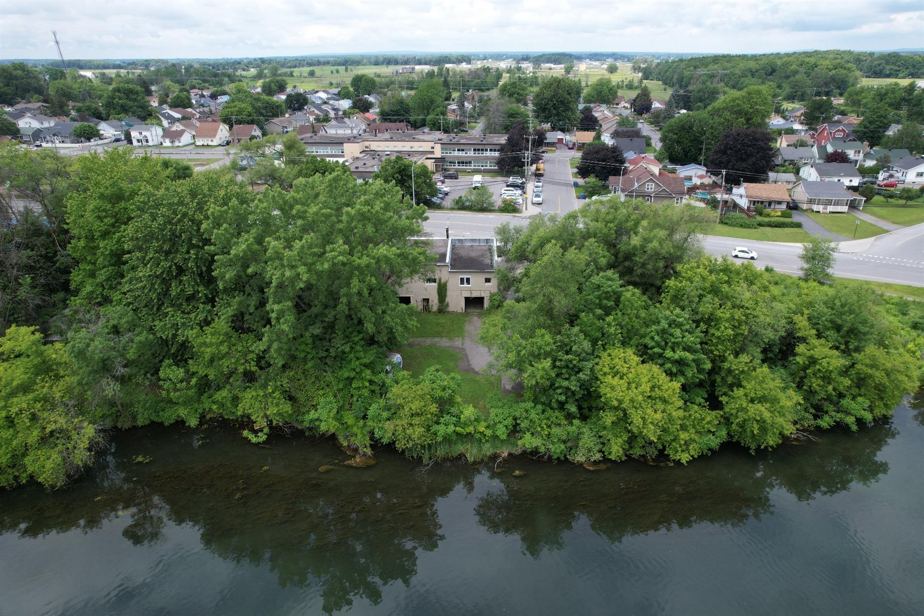 3060Z Boul. Hébert — photo 3